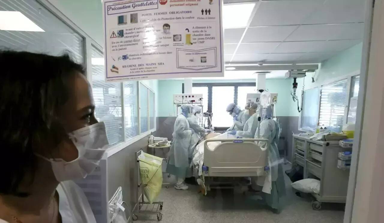 Explosion des cas de Covid-19 en Chine: "On peut toujours craindre une nouvelle vague", déclare Brigitte Autran