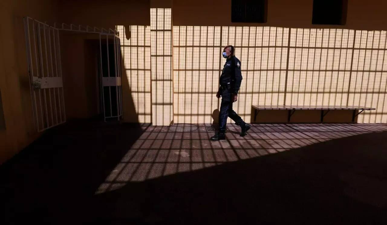 Il a tenu trois jours dehors: ce que l'on sait sur l'évasion d'un détenu caché dans un sac d'une prison près de Lyon