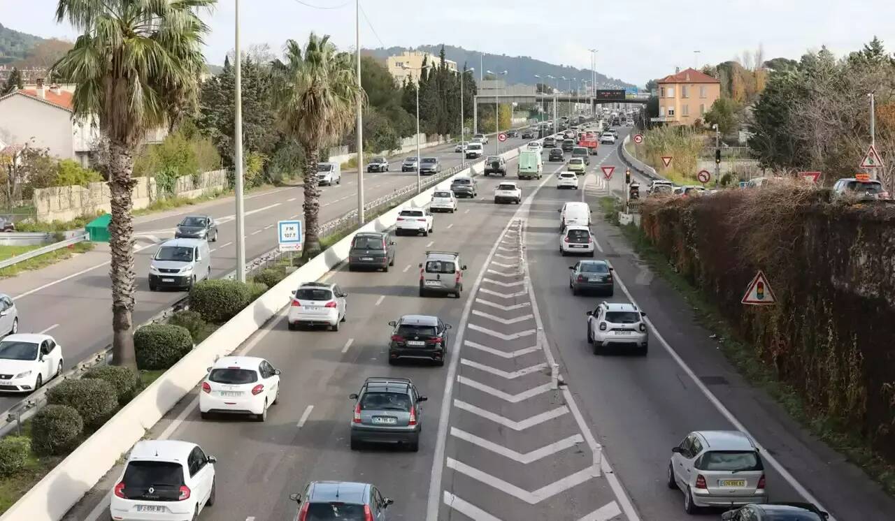 La route des vacances encore classée rouge ce lundi: 6 conseils pour prendre le volant sereinement dans les Alpes-Maritimes et le Var