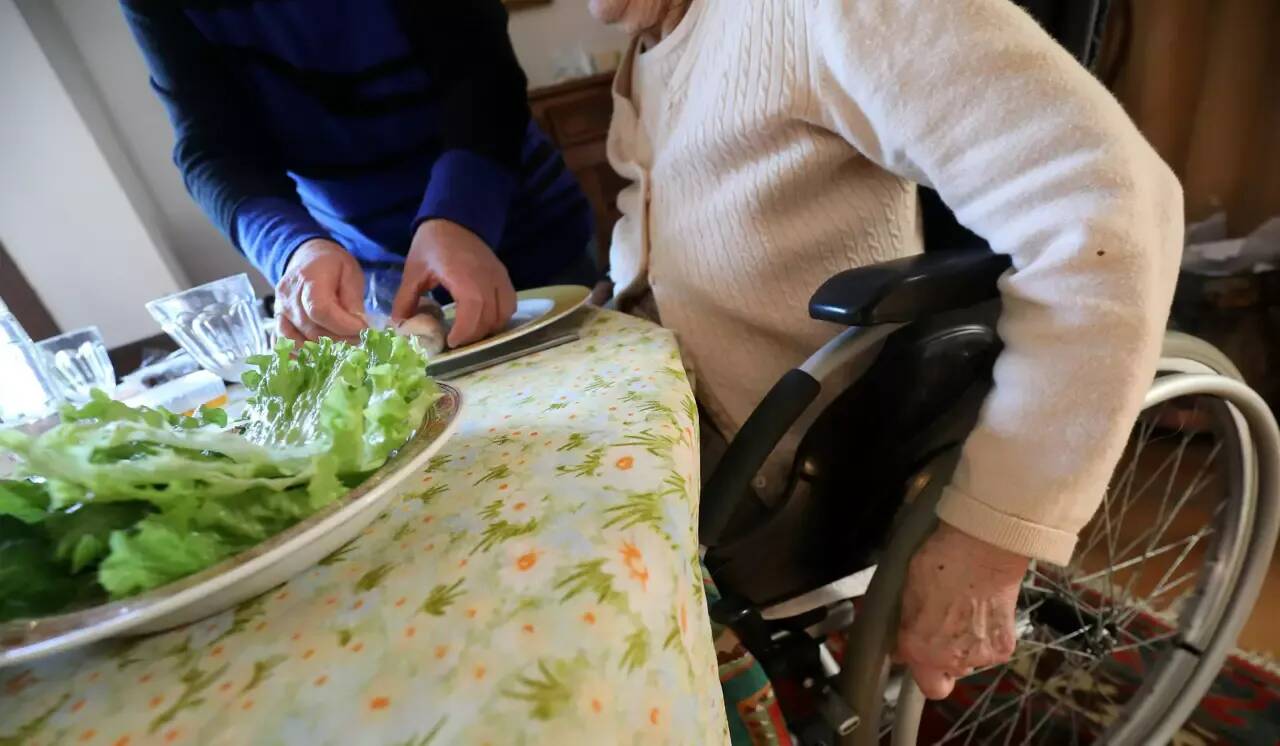 "Bien vieillir": l'Assemblée nationale se penche ce mardi sur une proposition de loi qui fait déjà des déçus