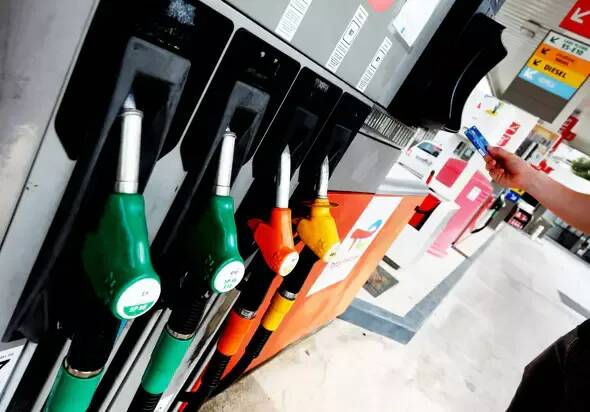 Ils avaient "du mal à y croire": en vacances en Italie, un couple paie son plein d'essence plus de 600 euros