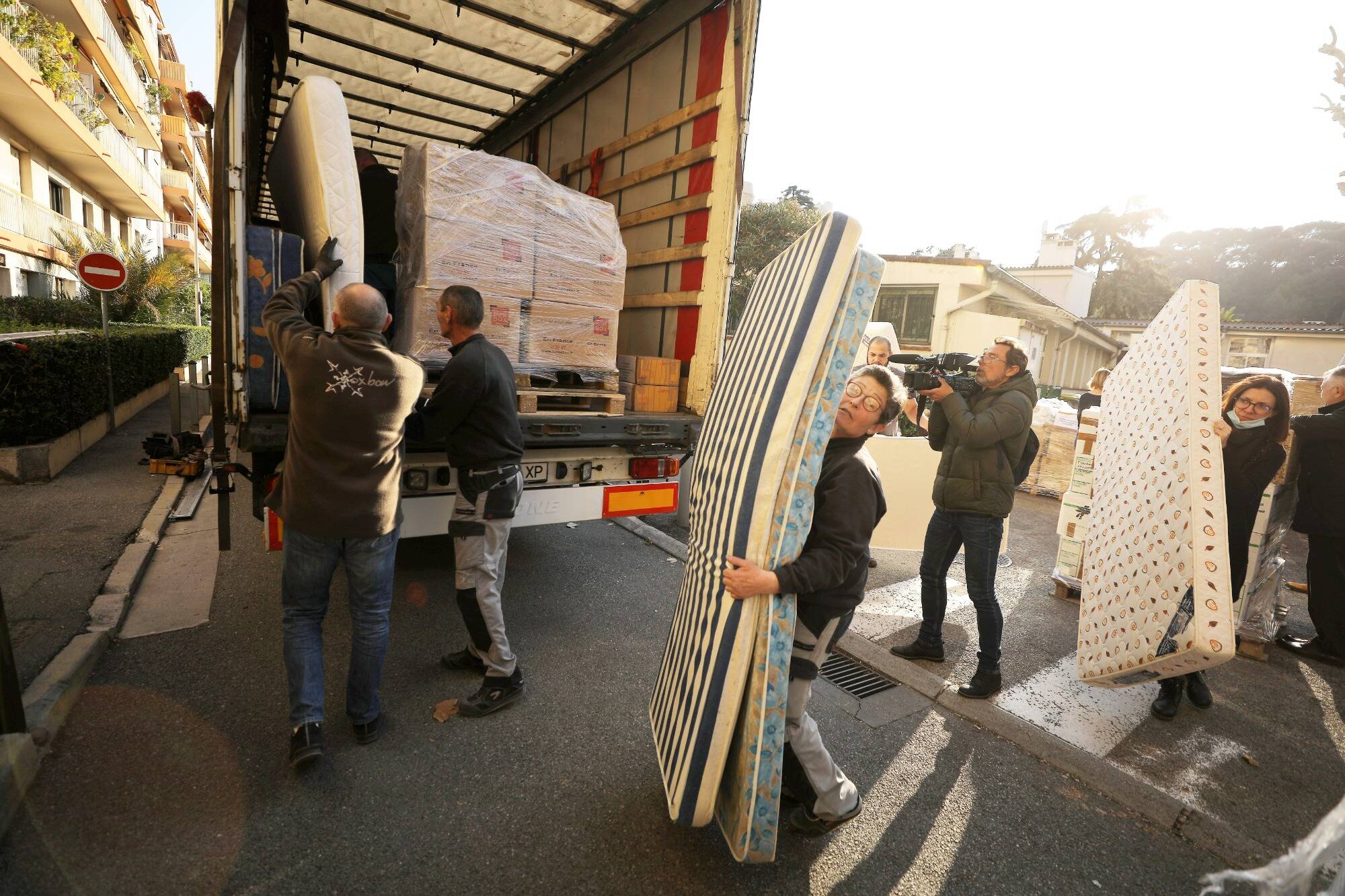 Un camion rempli de dons pour les Ukrainiens va bientôt quitter la Côte d'Azur pour la Pologne