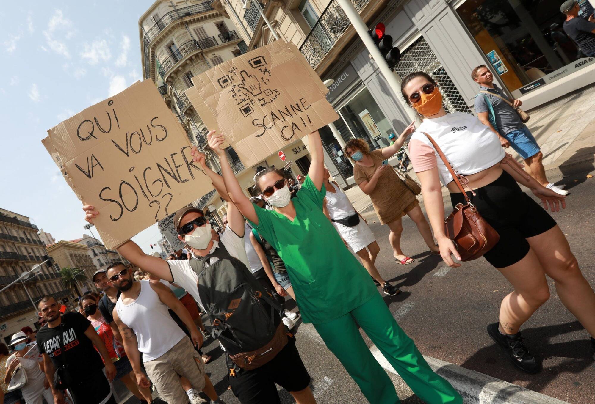 Payé par une mairie du Var, le médecin égérie des antivax sera-t-il bientôt interdit d'exercer?