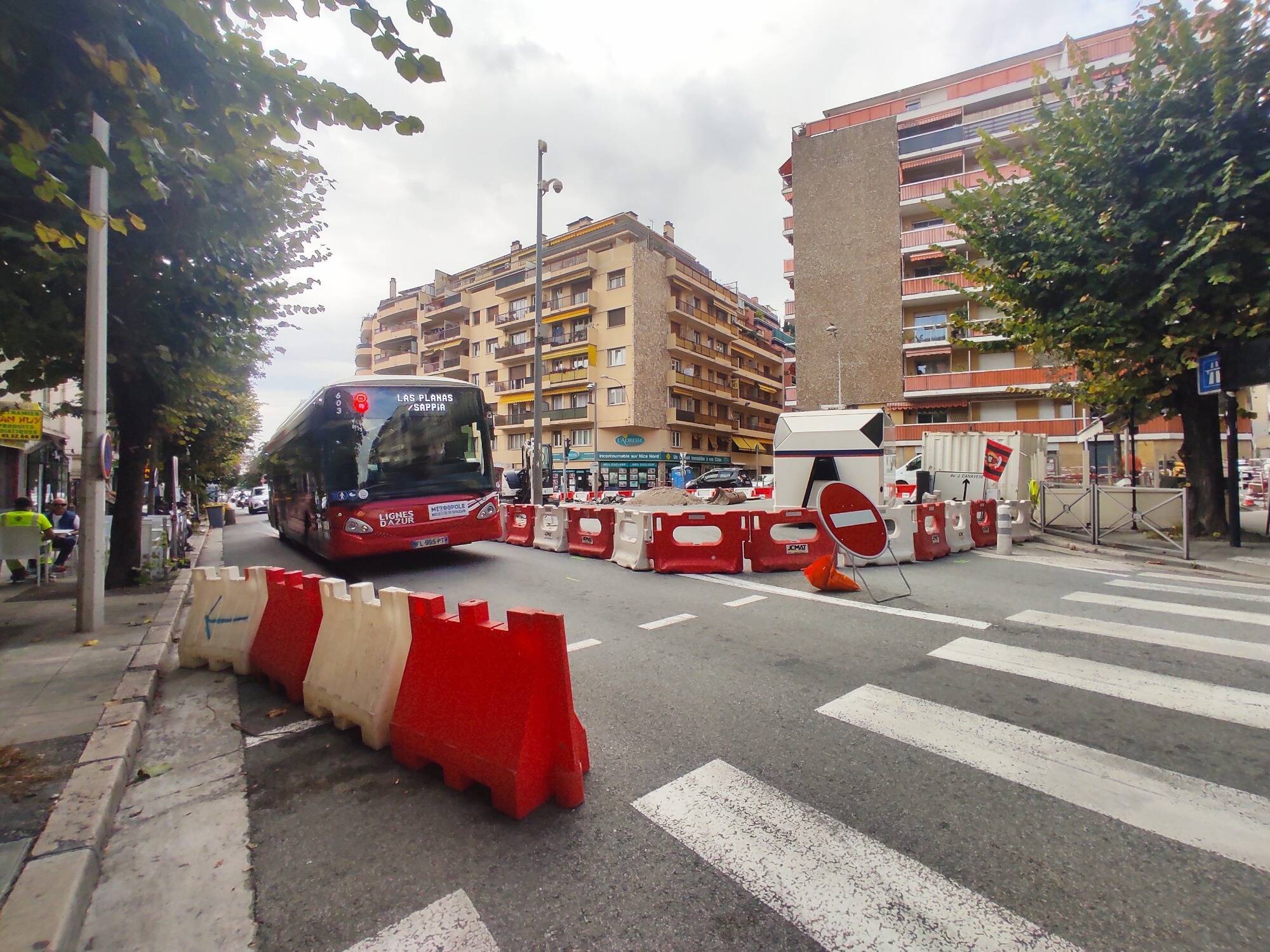 "Énorme bêtise": colère et incompréhension à Nice-Nord, où les rues ont changé de sens pour accueillir le "bus-tram"