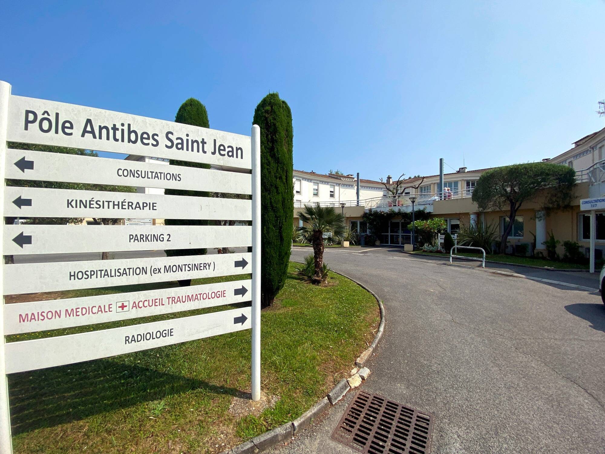"Ça fait environ un an": dans ce pôle santé d'Antibes, des pannes d'ascenseurs compliquent le quotidien du personnel et des patients