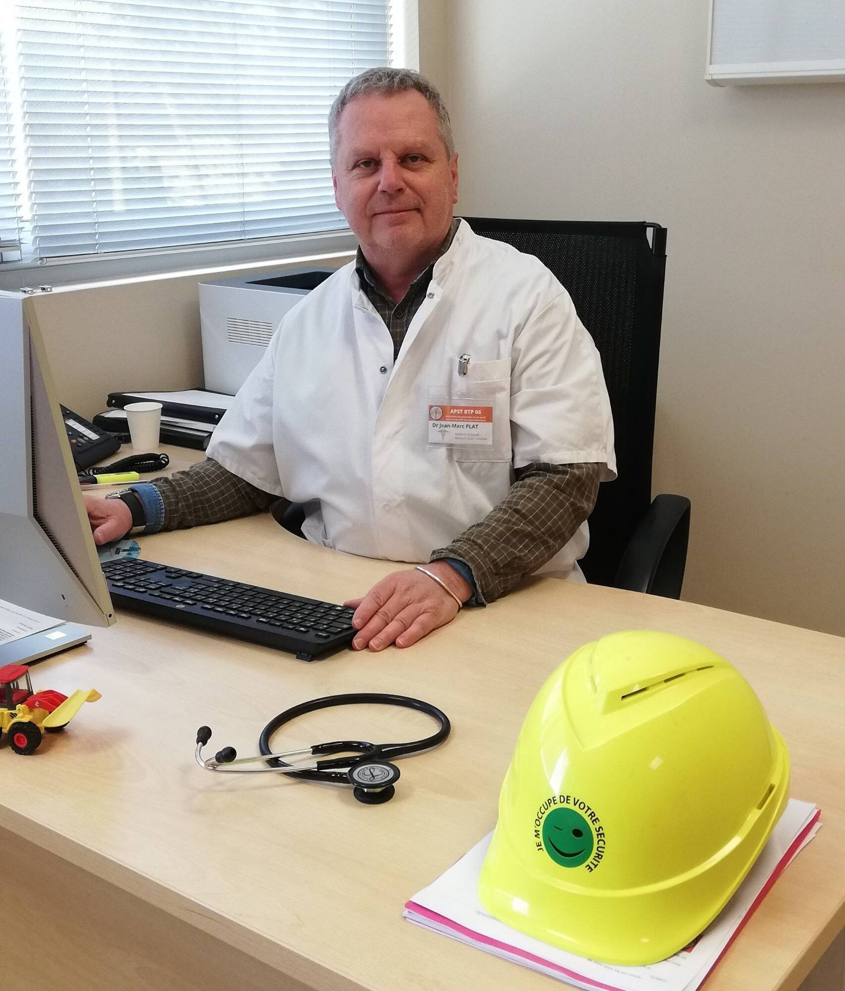 Canicule au travail: pour cet expert, "il y a un risque de coup de chaleur, avec un malaise qui peut aller jusqu'au décès"