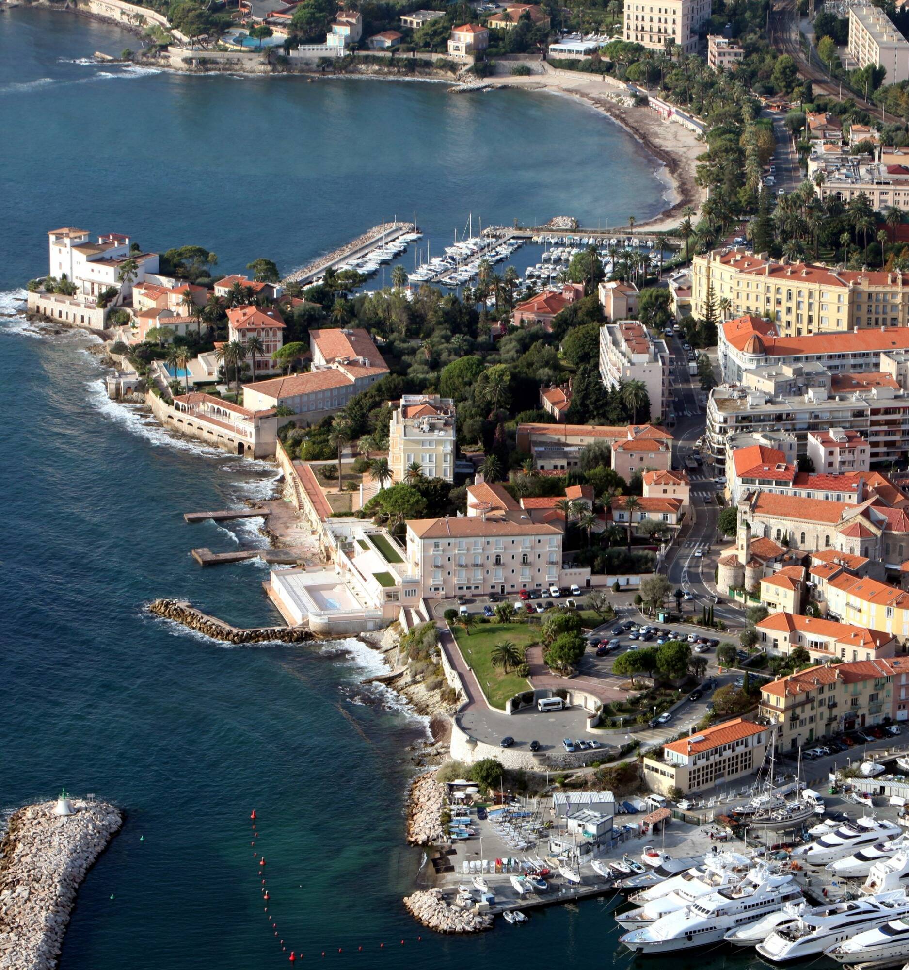 Dans cette commune de la Côte d'Azur, la taxe foncière a quasiment doublé en 10 ans. Le maire s'explique