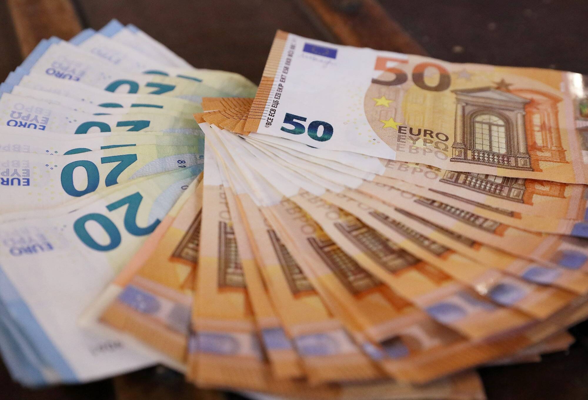 Après le départ de La Poste du vieux-village de Mougins, des habitants dans l'attente d'un distributeur automatique de billets