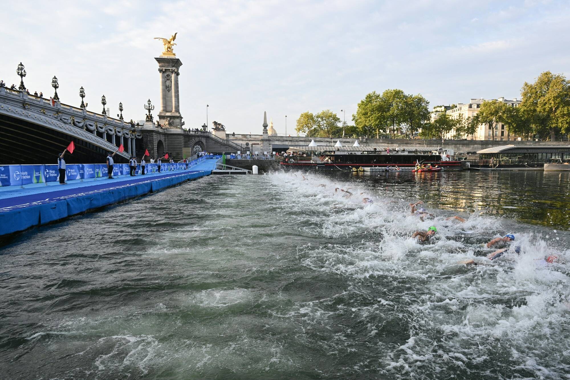 JO-2024: les épreuves en eau libre vont "s'adapter" au débit élevé de la Seine