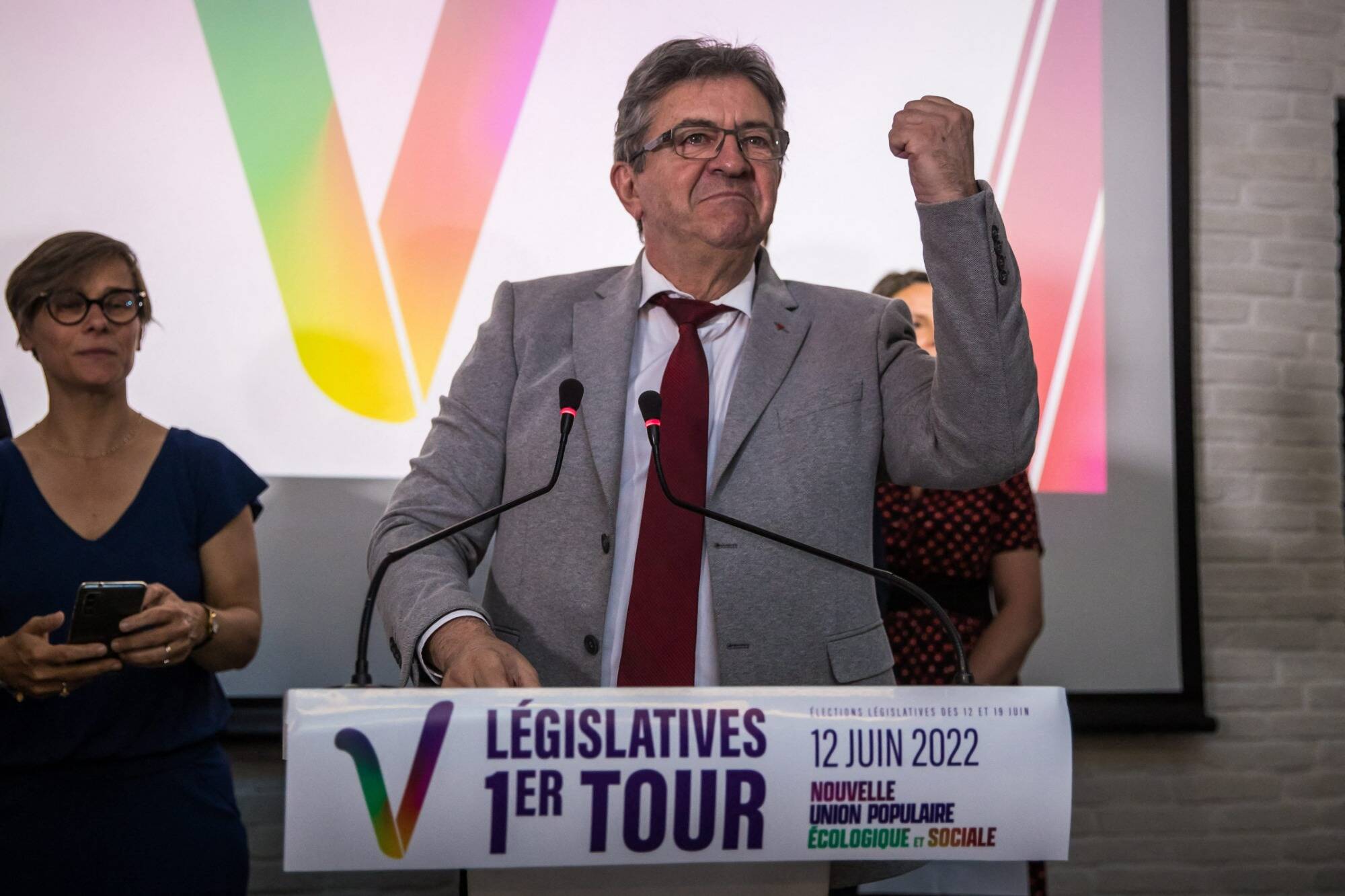 "La sensation Mélenchon": l'édito de Denis Carreaux après le 1er tour des élections législatives en France