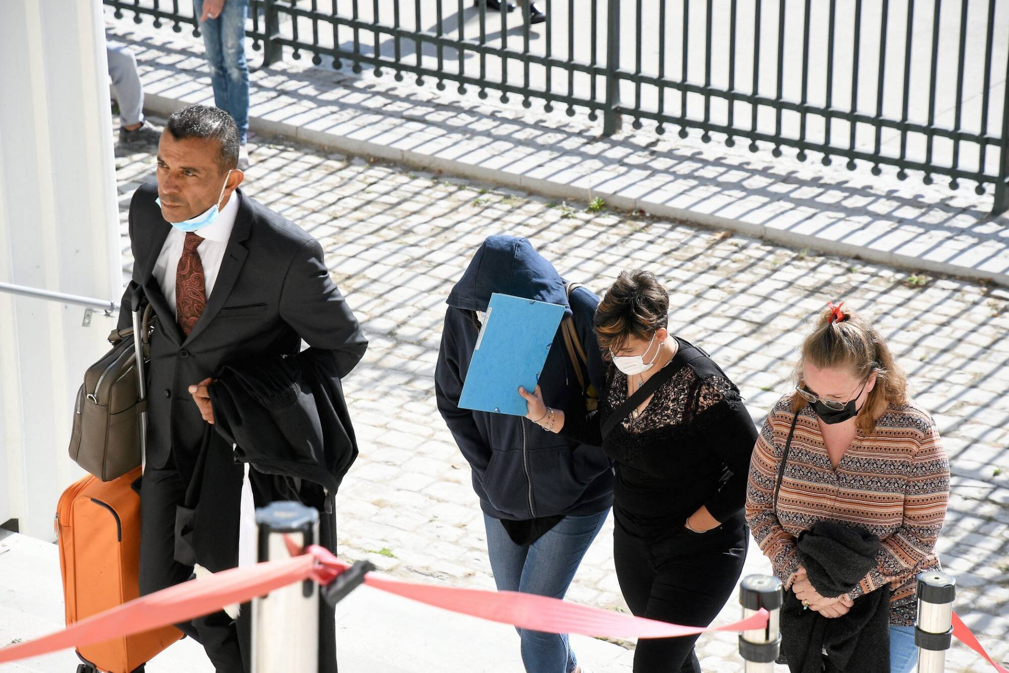 Au 3e jour de son procès pour viols, victimes et conquêtes du retraité qui se faisait passer pour un mannequin défilent à la barre