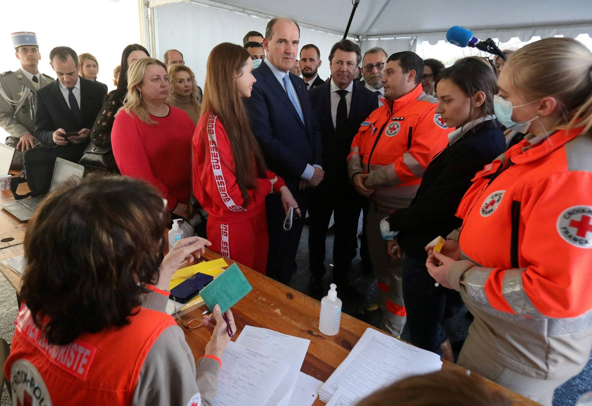 "Bienvenue en France. De tout coeur!" À Nice, Jean Castex à la rencontre des réfugiés de la guerre en Ukraine