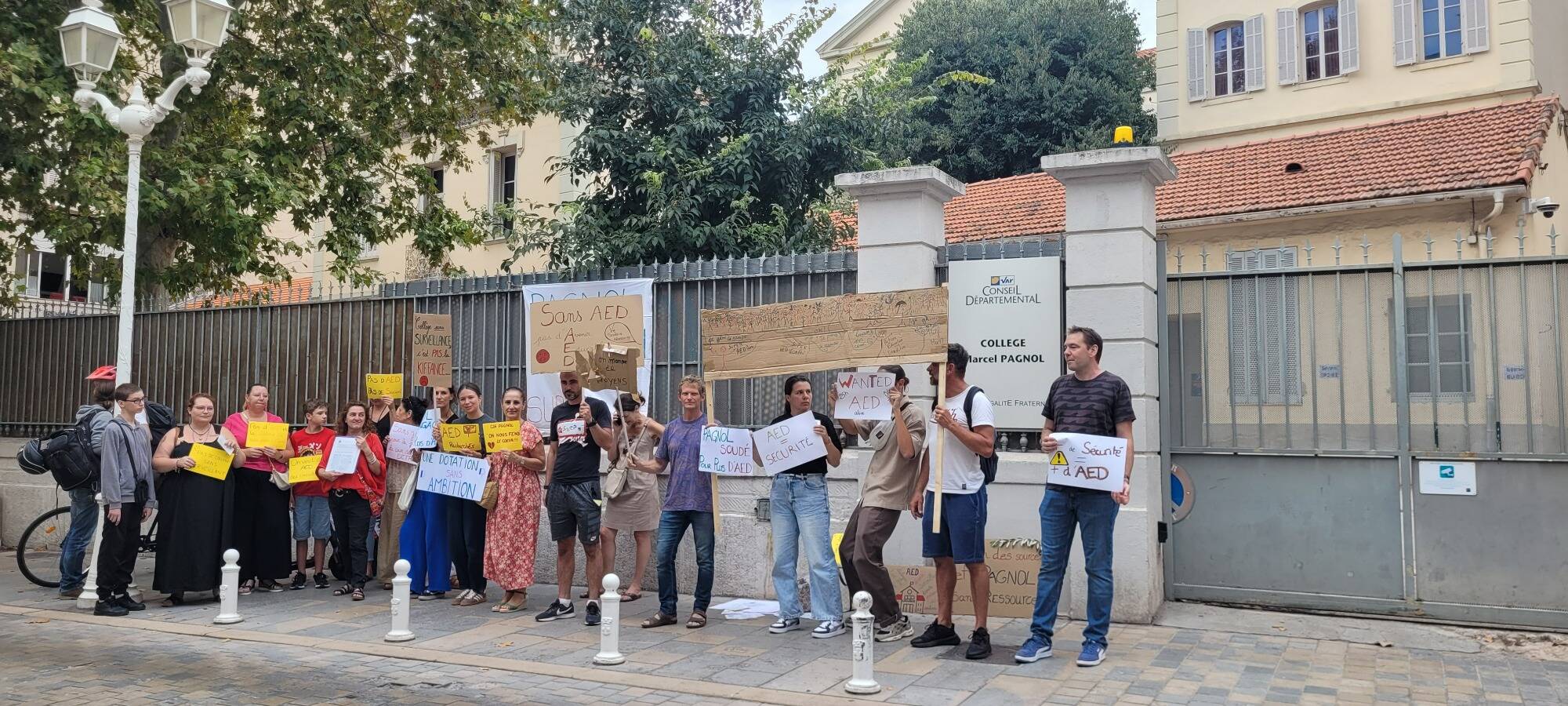Après l'agression d'une enseignante dans ce collège de Toulon, les profs et parents réclament plus de sécurité