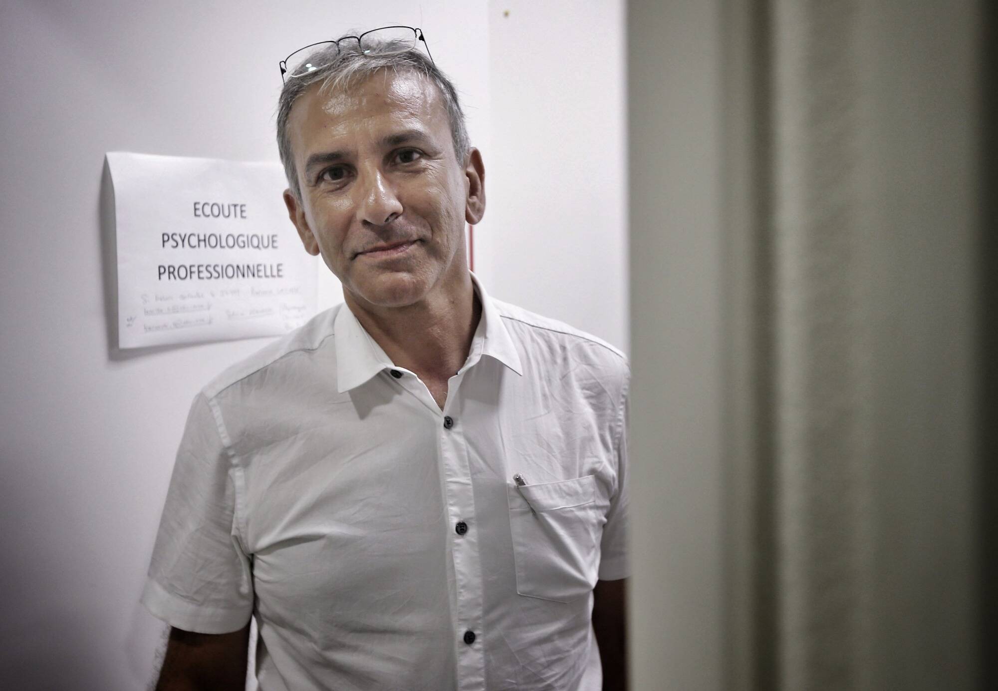 Vaccin anti-covid: pour ce psychiatre de Nice, il faut "arrêter de faire la morale et comprendre les motivations" des seniors réfractaires