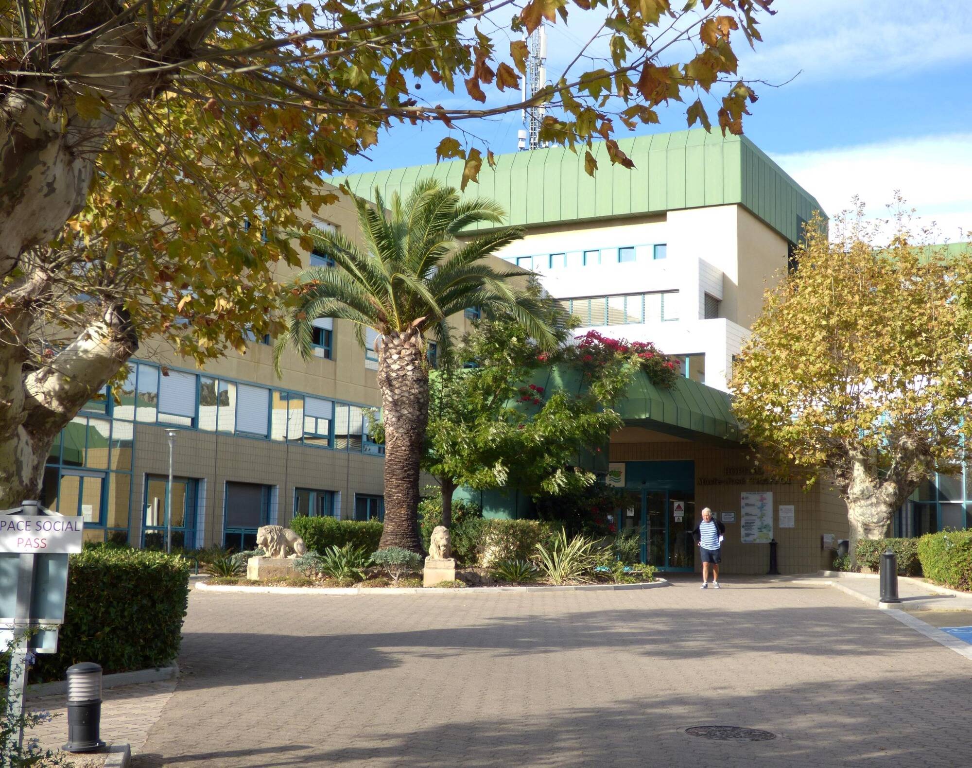 L'hôpital d'Hyères toujours sous pression, malgré une baisse des hospitalisations