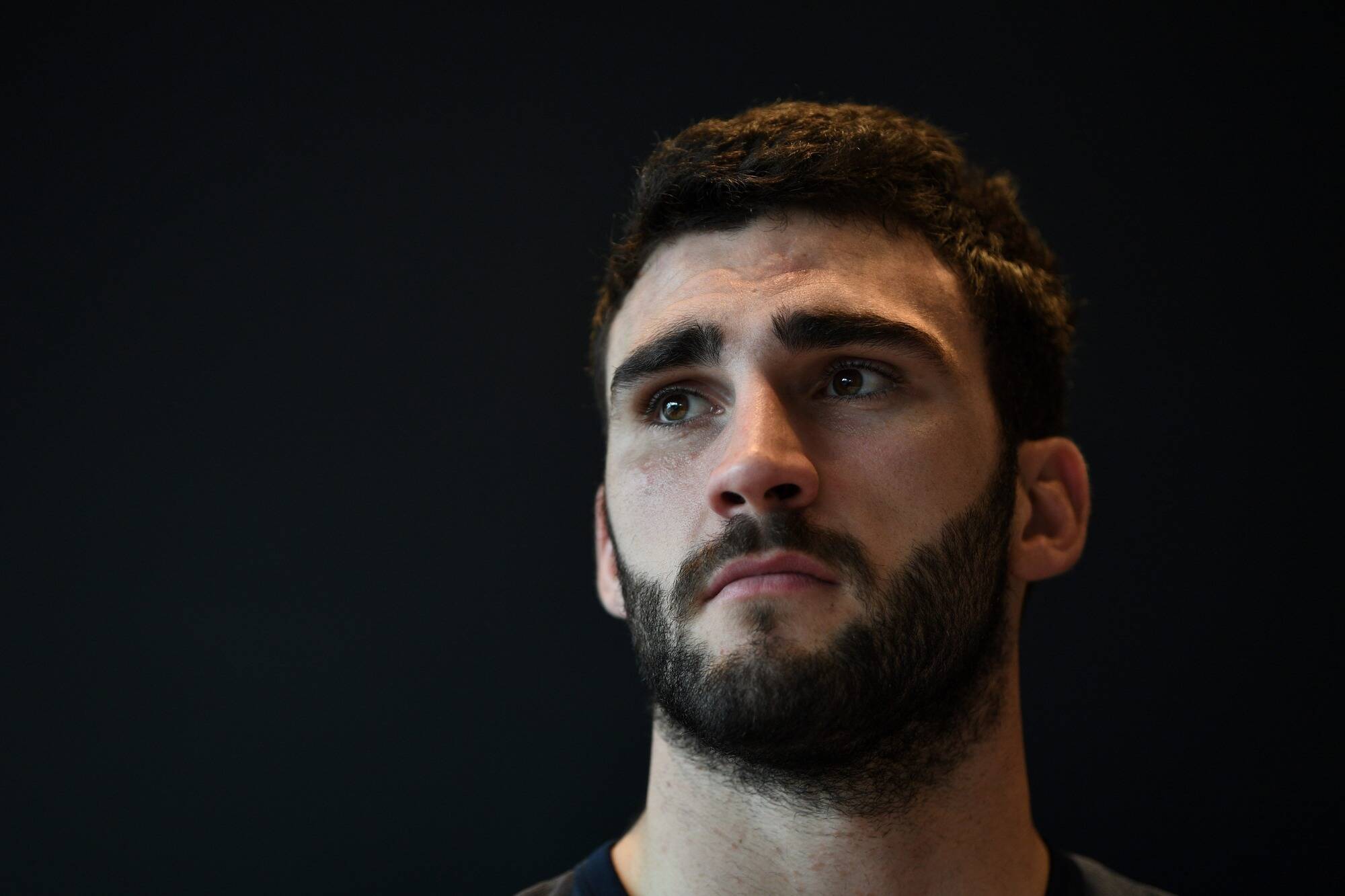 Gros coup dur pour Charles Ollivon: il sera absent des terrains plusieurs mois