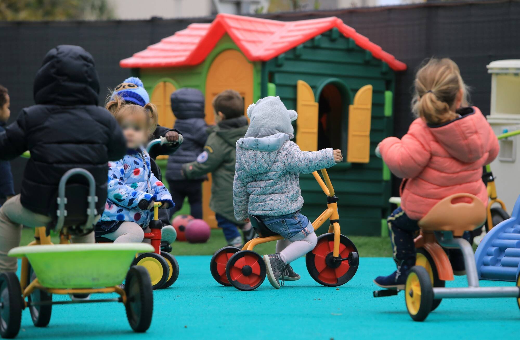 Rapport de l'IGAS sur la maltraitance des enfants dans les crèches: pourquoi la pénurie de personnels dans les Alpes-Maritimes et le Var affecte l'accueil des enfants?