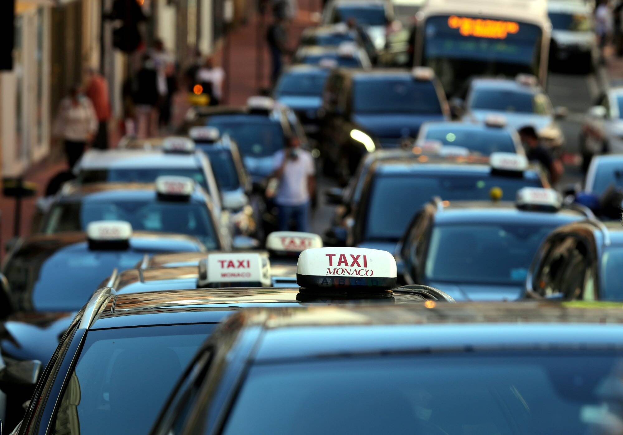 Gouvernement en sursis: les taxis reportent leur mobilisation en attendant le 8 septembre