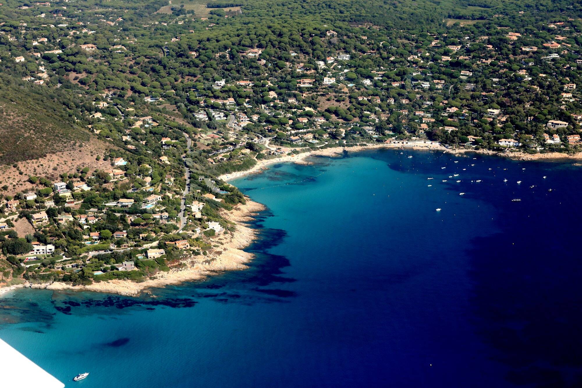 De 10.000 à 106.000 euros... Quelles sont les additions les plus folles payées cet été sur la Côte d'Azur et comment deviennent-elles virales sur les réseaux sociaux?