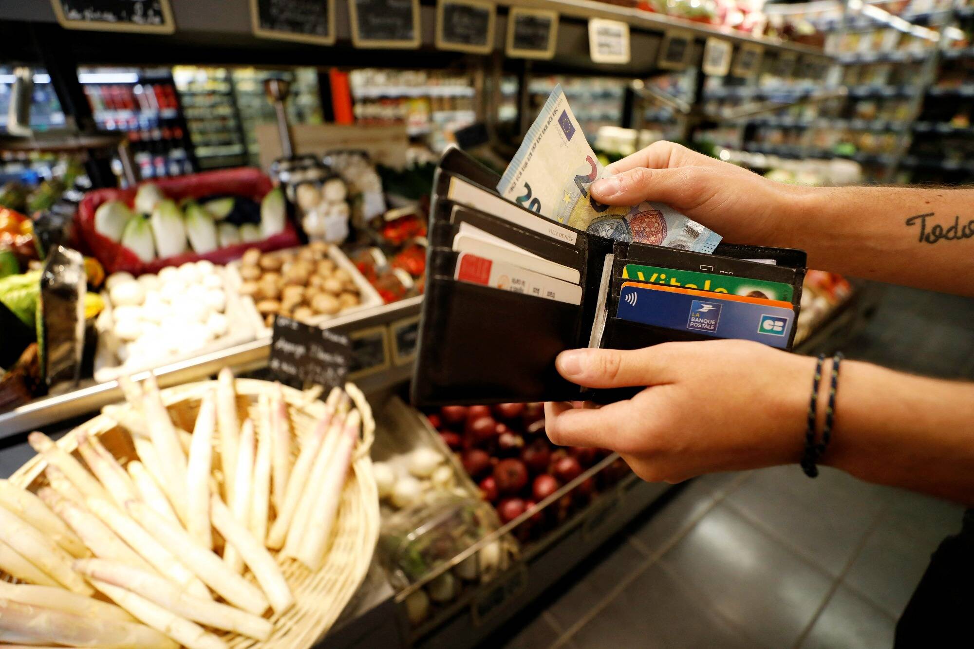 "Nous sommes les plus grands bénévoles de France": le coup de sang d'une commerçante de Menton