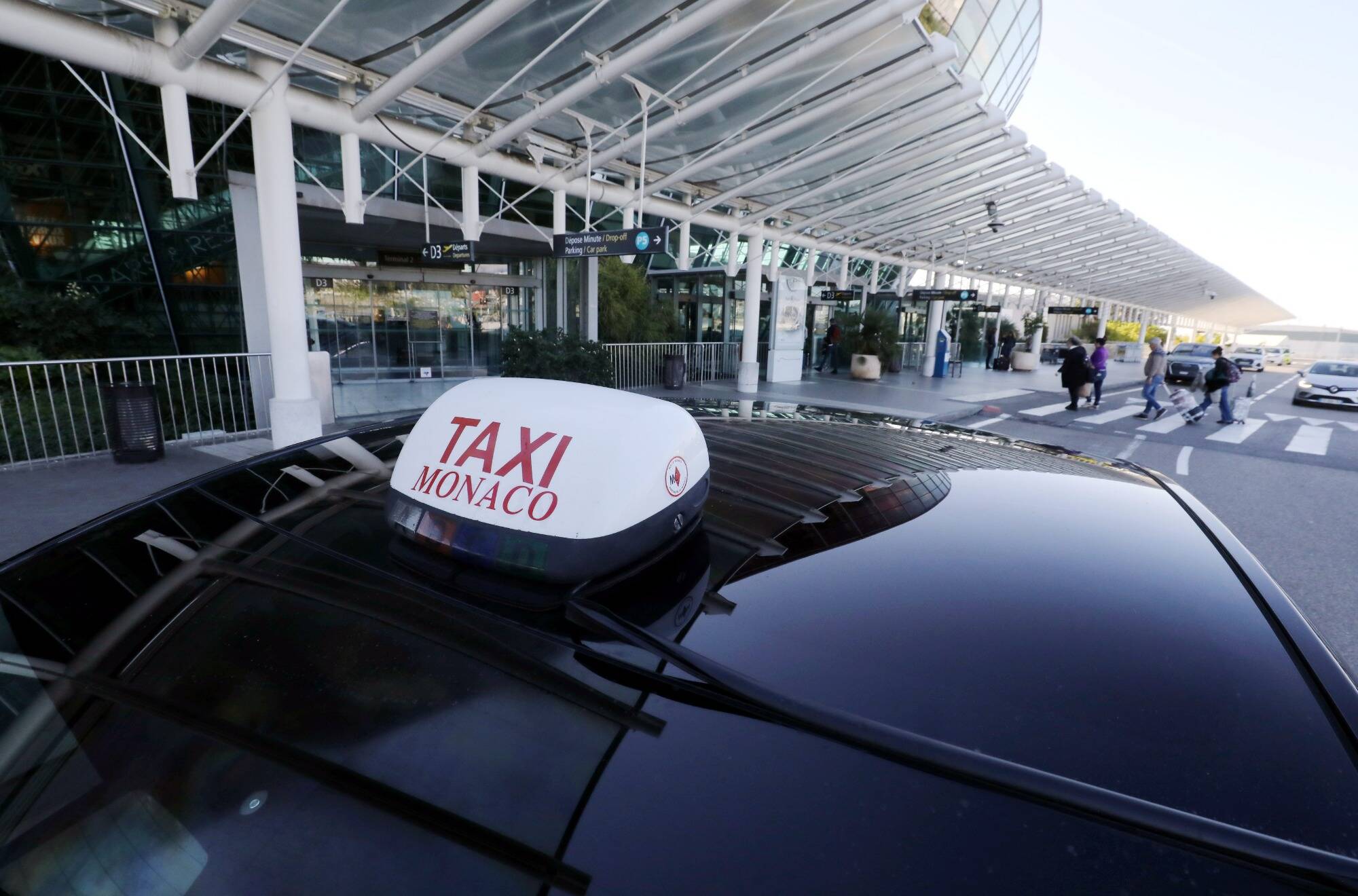 Taxis et VTC: les négociations reprendront à la rentrée entre la France et Monaco pour trouver "un dispositif pérenne et équilibré"