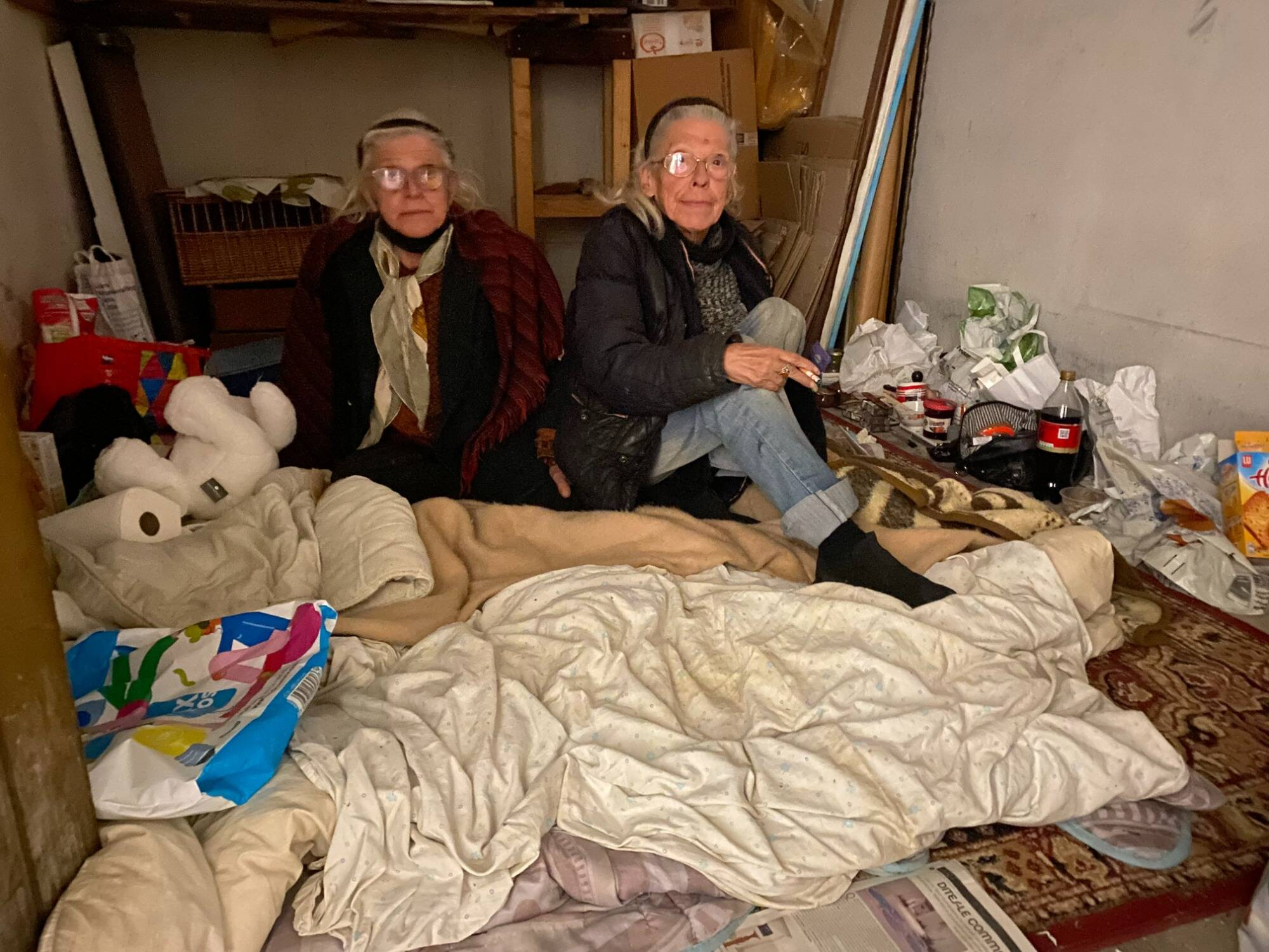 On a pris des nouvelles des jumelles de 74 ans qui vivent toujours dans leur cave à Nice