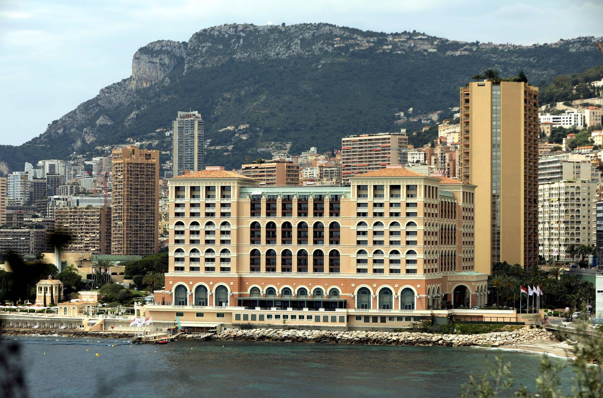 La Société des Bains de Mer annonce des travaux de rénovation dans ces deux palaces de Monaco