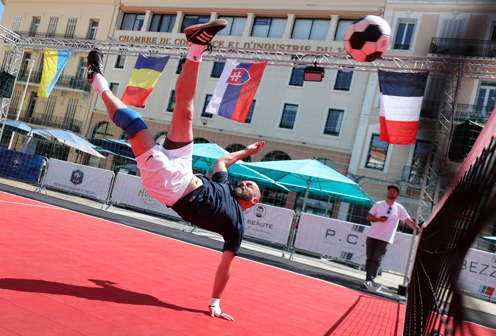 Tout ce qu'il faut savoir sur la 4e compétition de tennis-ballon "Futnet Cup" qui fait le plein de nouveautés à Saint-Raphaël