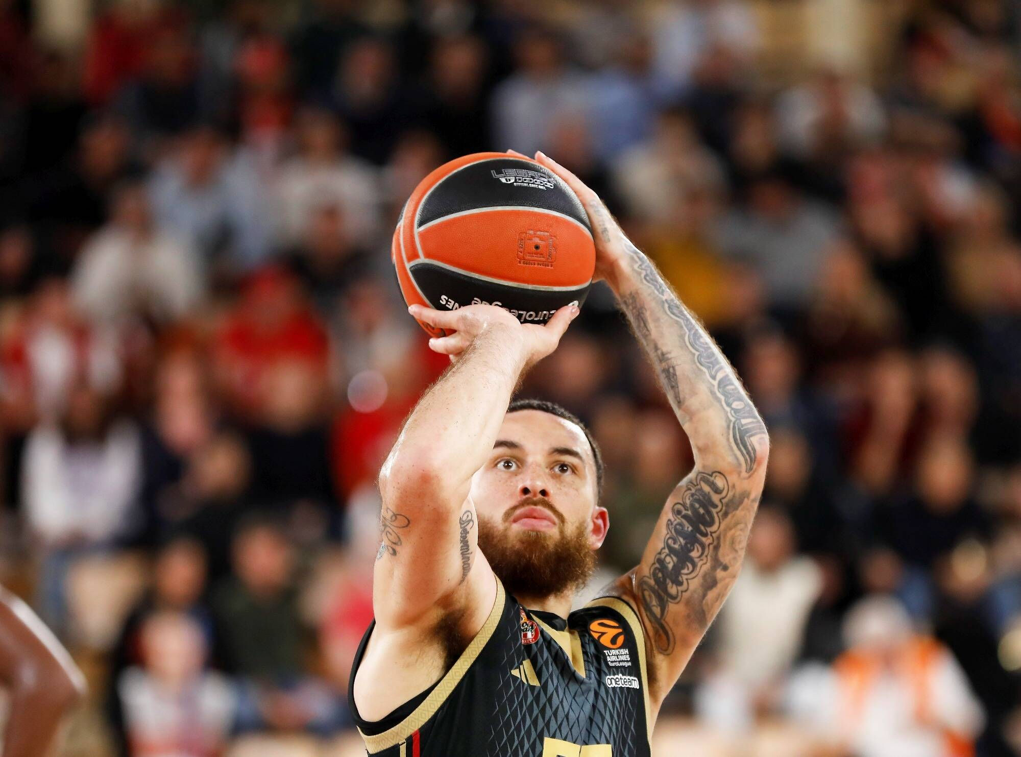 L'AS Monaco Basket suspend sa star américaine Mike James après un dérapage du joueur