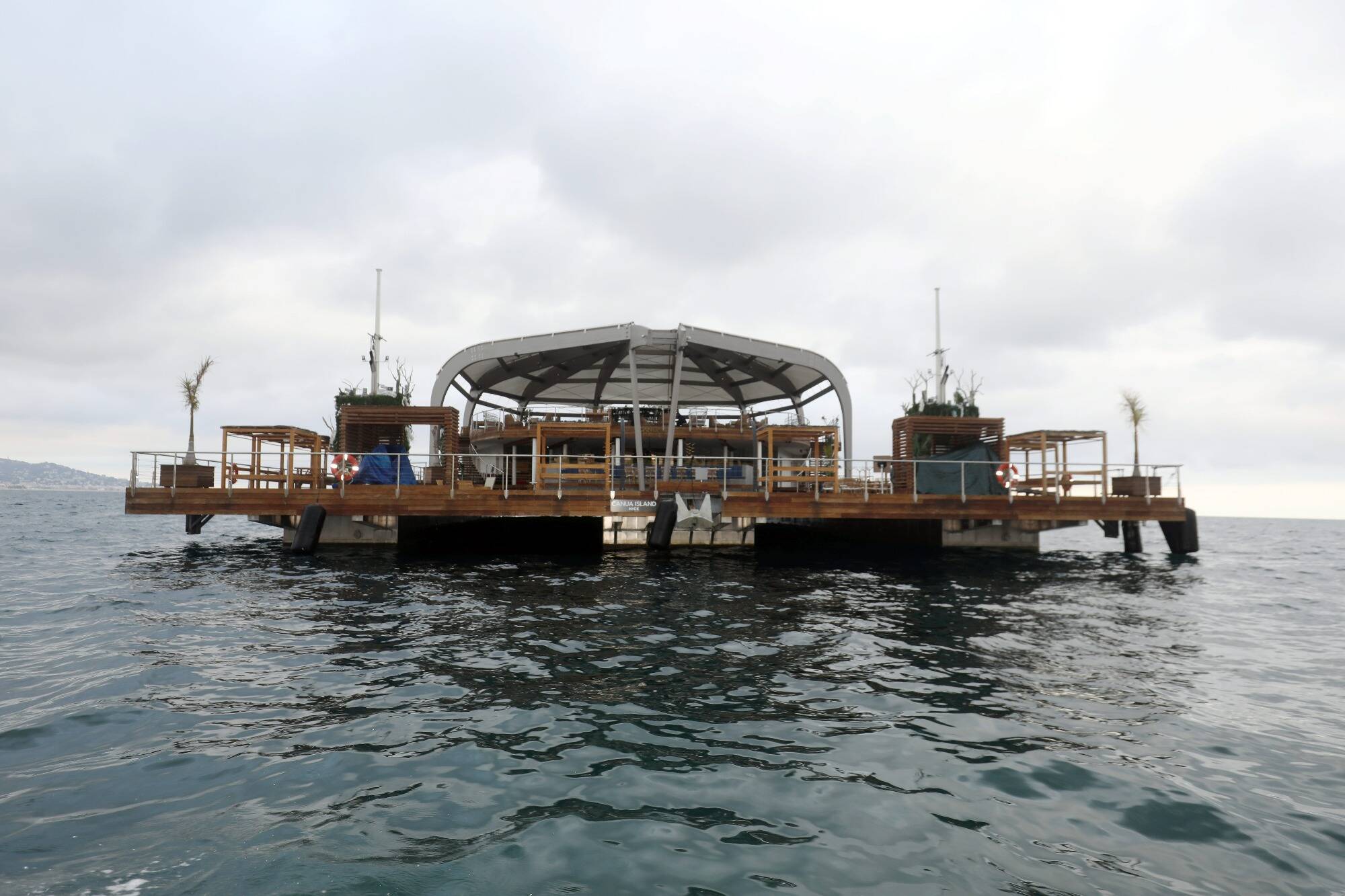 On connaît la date d'ouverture au public de Canua Island, la "plage flottante" qui fait polémique sur la Côte d'Azur
