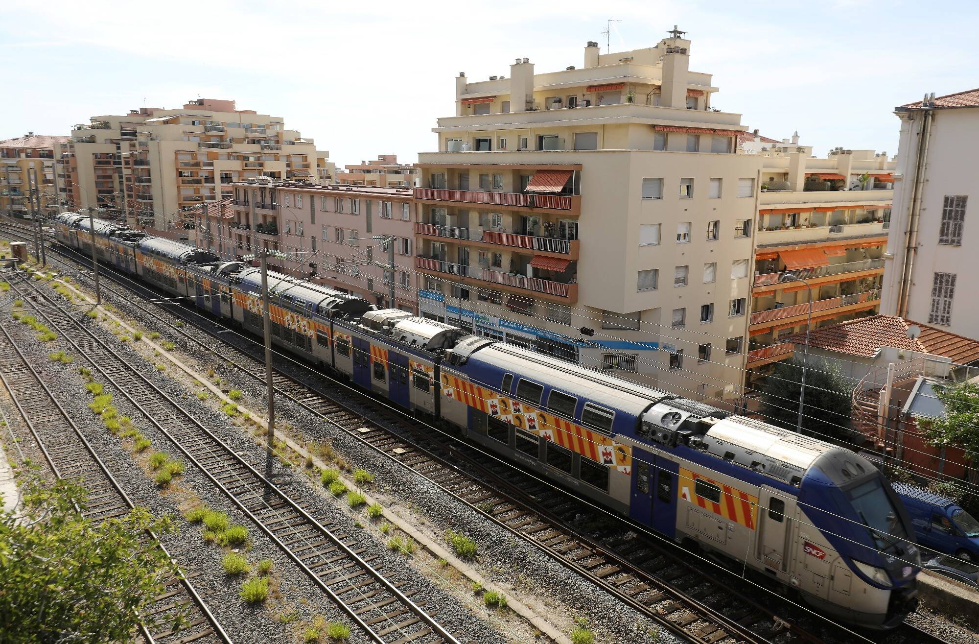 "C'est l'enfer", "un truc cloche"... Les usagers racontent leur galère après l'interruption de circulation des trains sur la Côte d'Azur