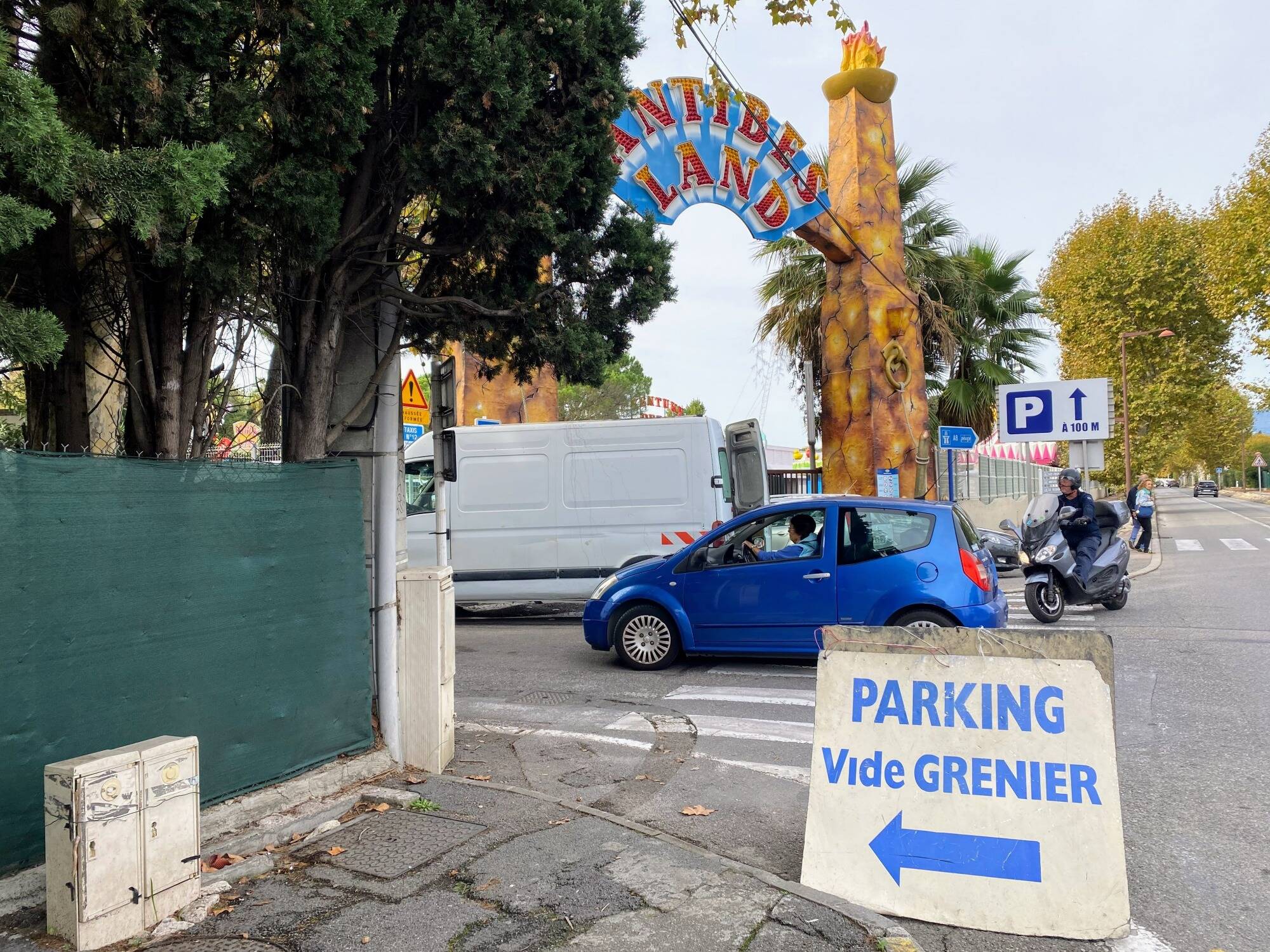 Fermé depuis septembre dernier, le plus grand vide-greniers de la Côte d'Azur a rouvert ses portes à Antibes