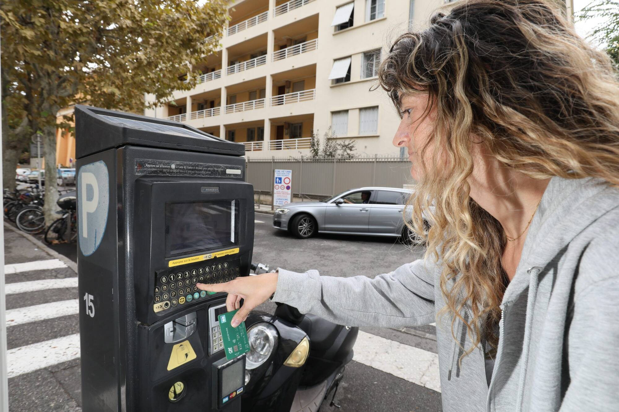 "Je ne sais pas ce que souhaitent les gens", Antibes consulte sa population dans le but de clarifier son offre de stationnement