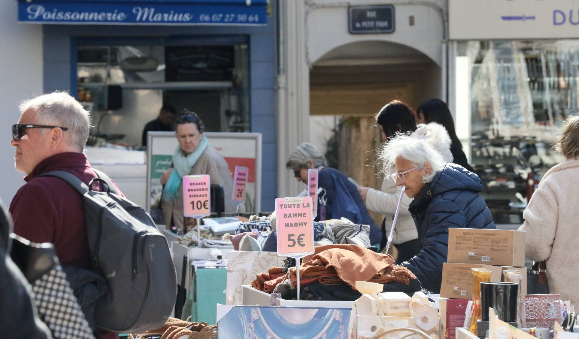 "Je ne suis pas très satisfaite": les petits débuts de la grande braderie d'hiver qui a débuté ce jeudi à Antibes