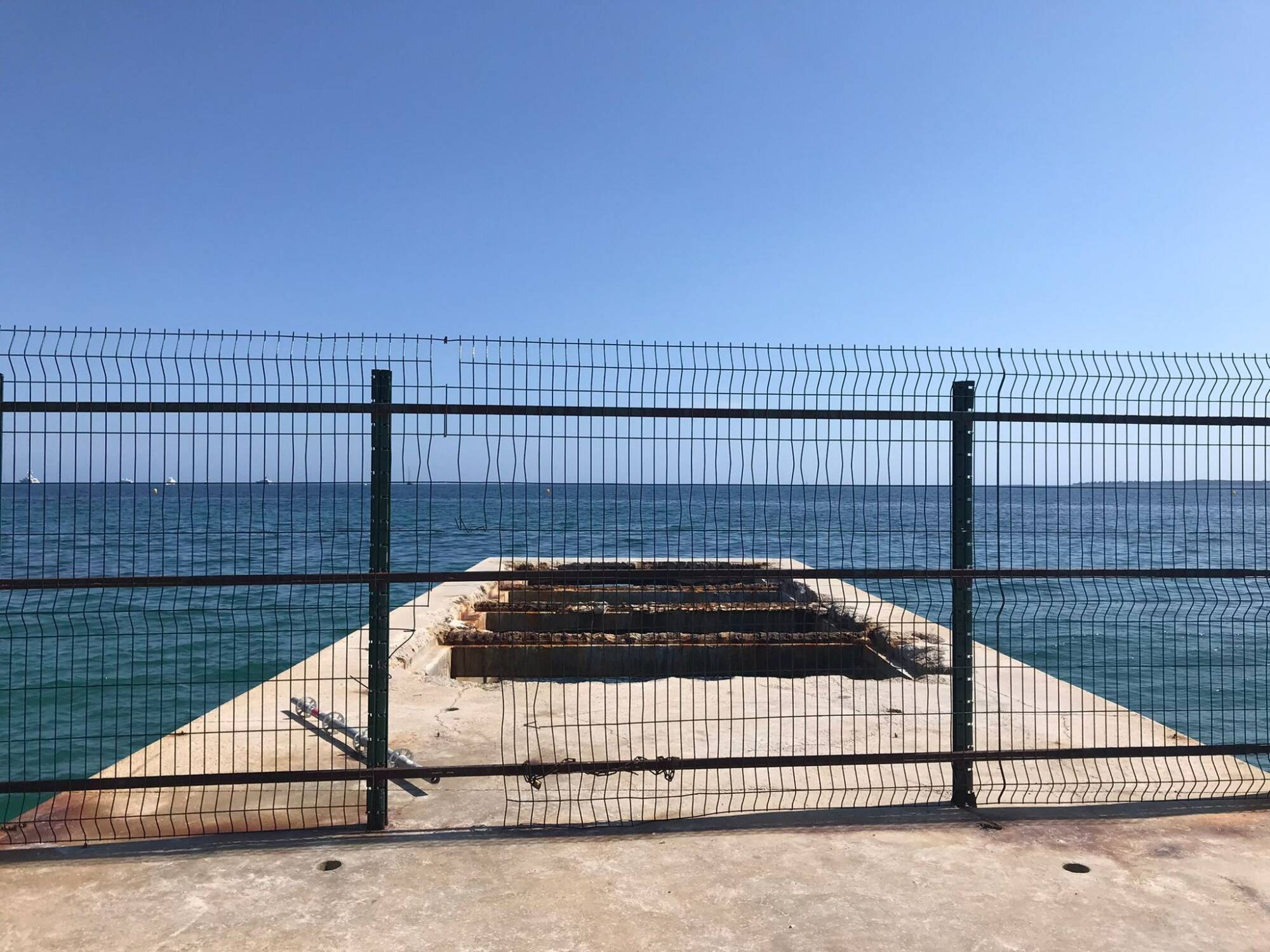 Quel devenir pour ces deux pontons dans un état critique à Juan-les-Pins?