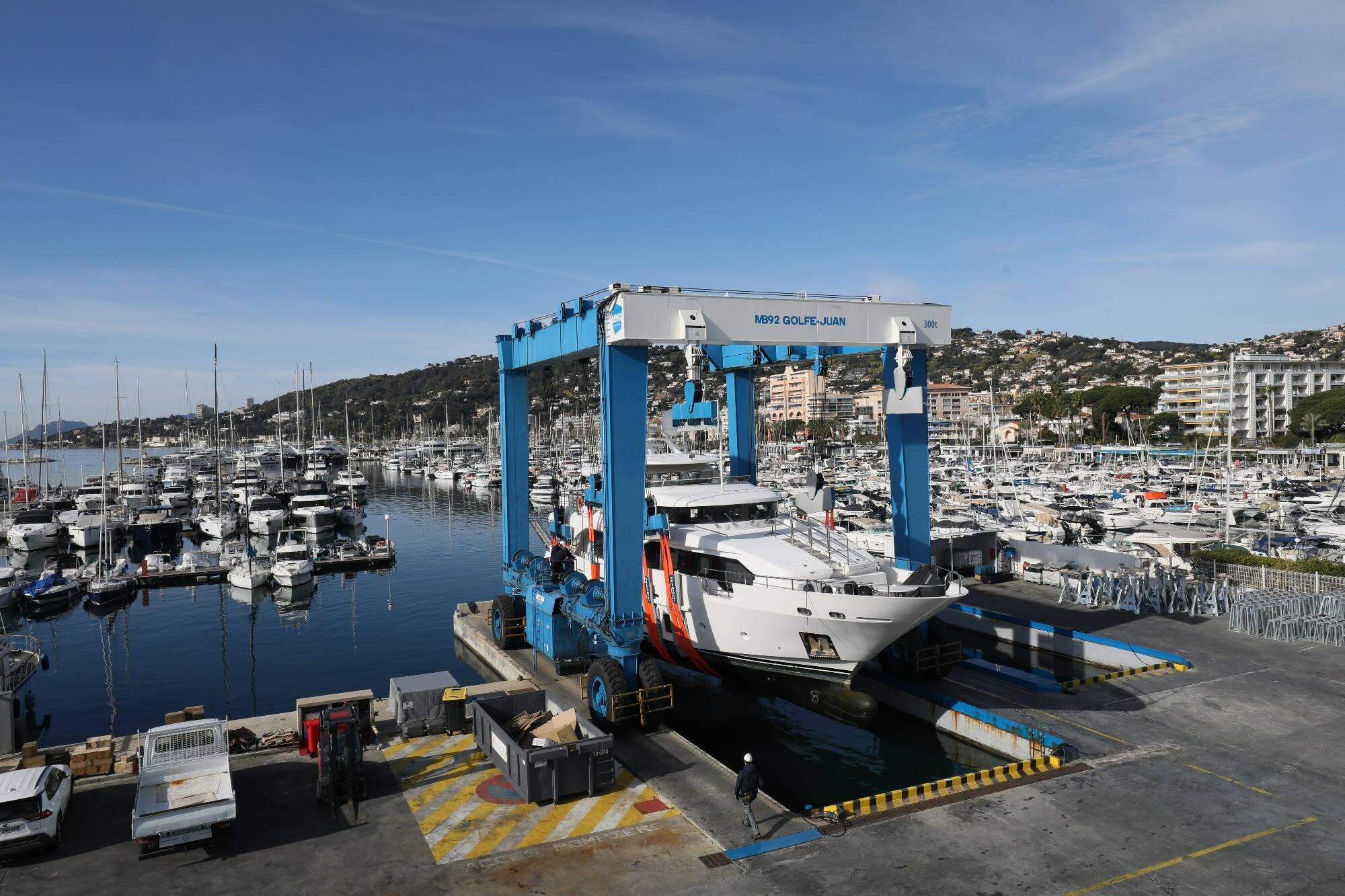En travaux depuis plusieurs mois, Le chantier naval de Camille-Rayon reprend ses activités à Golfe-Juan