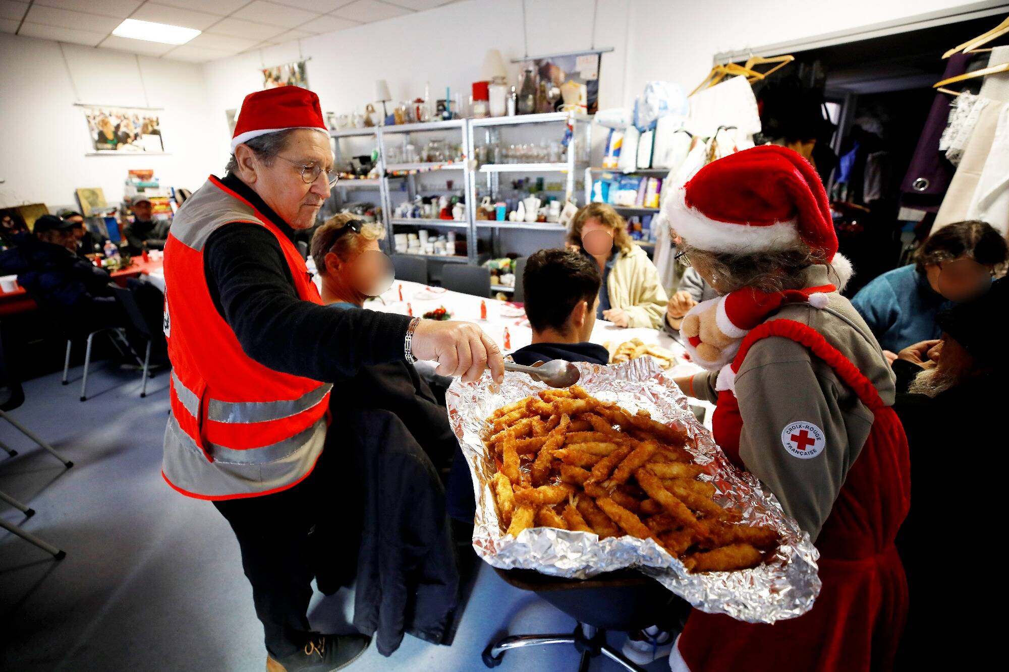 Le Casino Barrière de Menton offre des repas à la Croix-Rouge