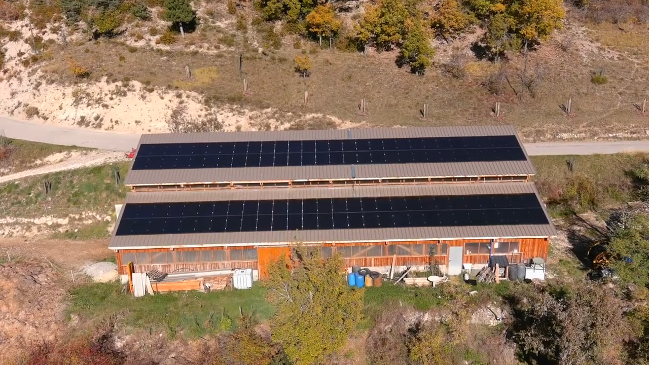 Il est possible de prêter son toit pour développer le parc solaire et sans aucun investissement