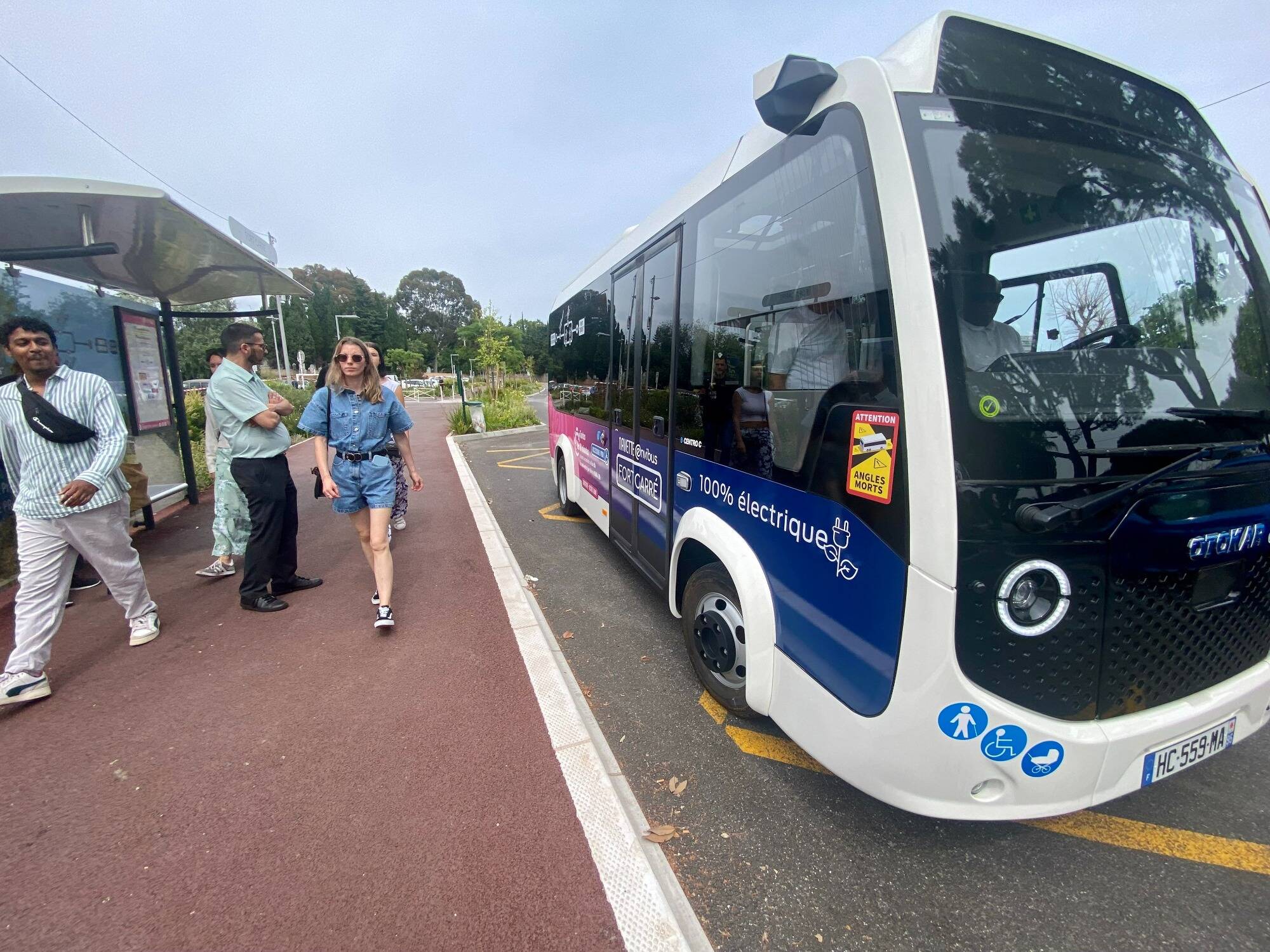 Ce qu'il faut savoir sur cette nouvelle navette électrique qui relie les parkings du Fort-Carré à la vieille ville à Antibes