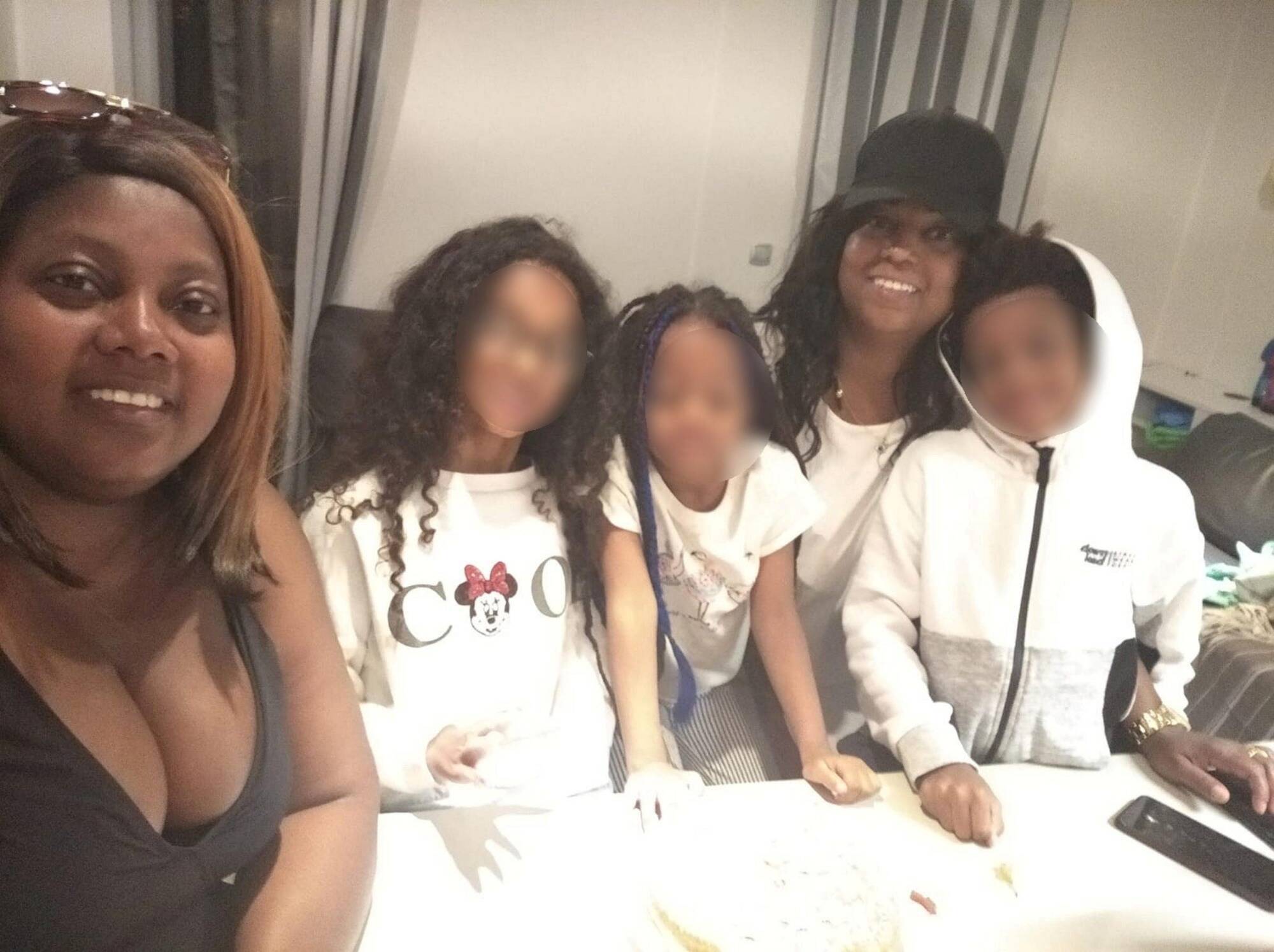 "Elle ramenait le bonheur". La famille de Simone, victime de l'attentat de Nice, tente de survivre à la perte de leur "âme solaire"