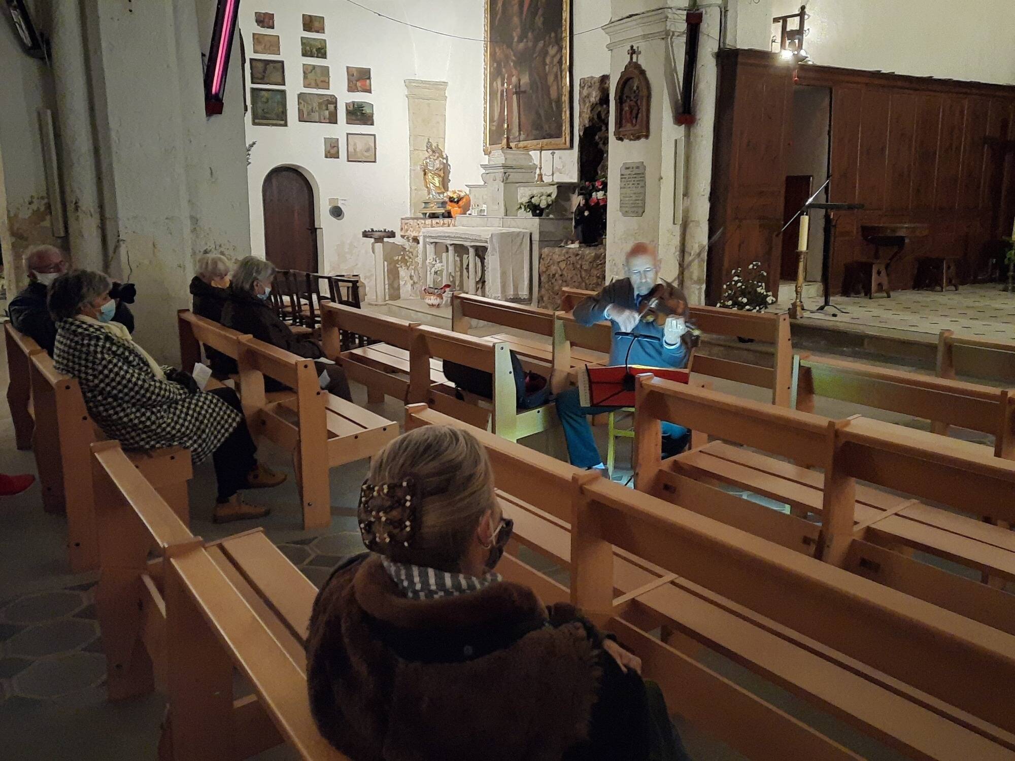 "Je croyais que je n'allais plus pouvoir jouer": les remerciements au violon d'un Anglais guéri du cancer