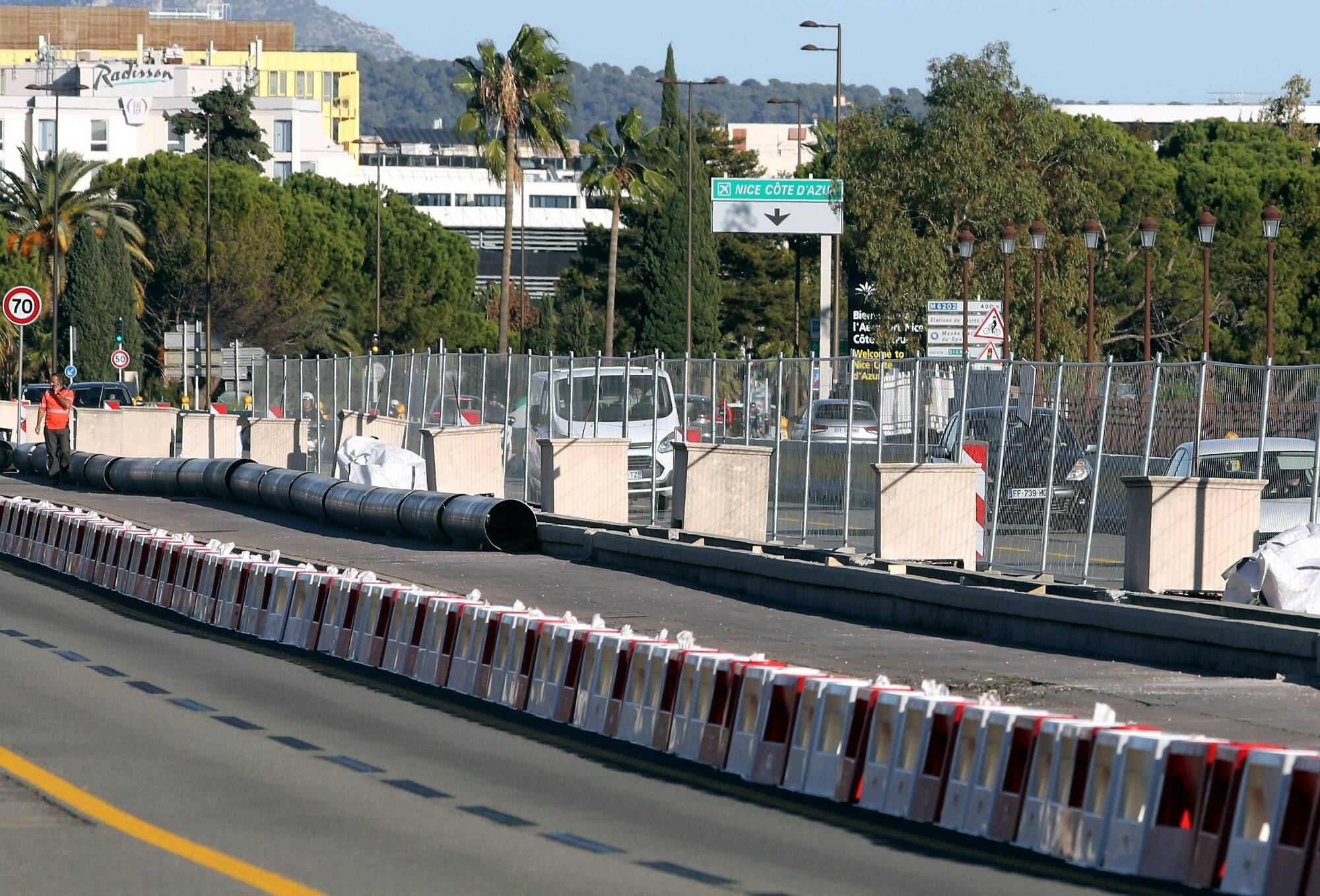 Où sont passés les vases du pont Napoléon-III qui relie Nice à Saint-Laurent-du-Var?