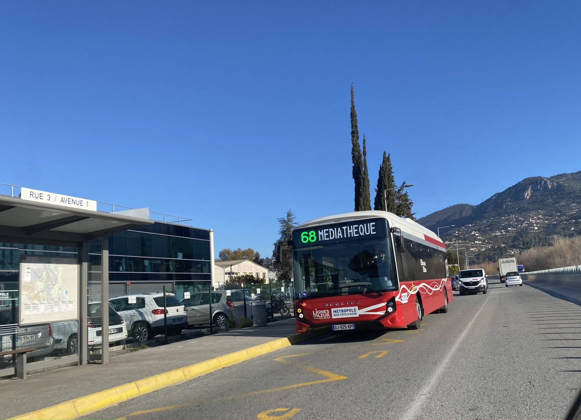 Ils ont monté un collectif et lancé une pétition: les salariés de la ZI de Carros racontent leur galère pour aller travailler