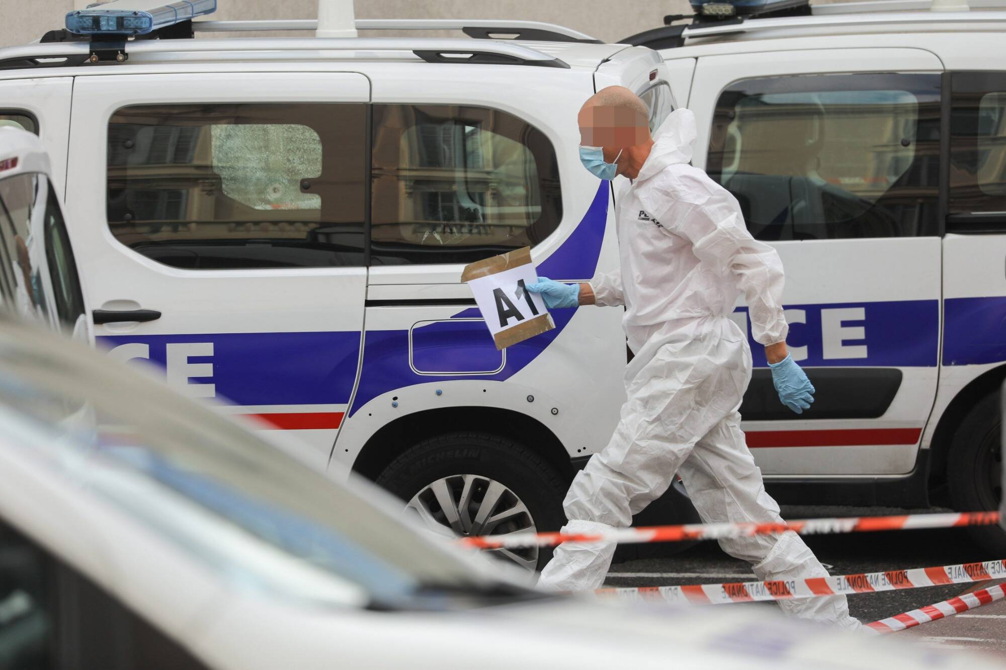 Quatre gardes à vue, une principale suspecte, des images de vidéosurveillance... On en sait plus sur la découverte du corps d'une collégienne dans une malle à Paris