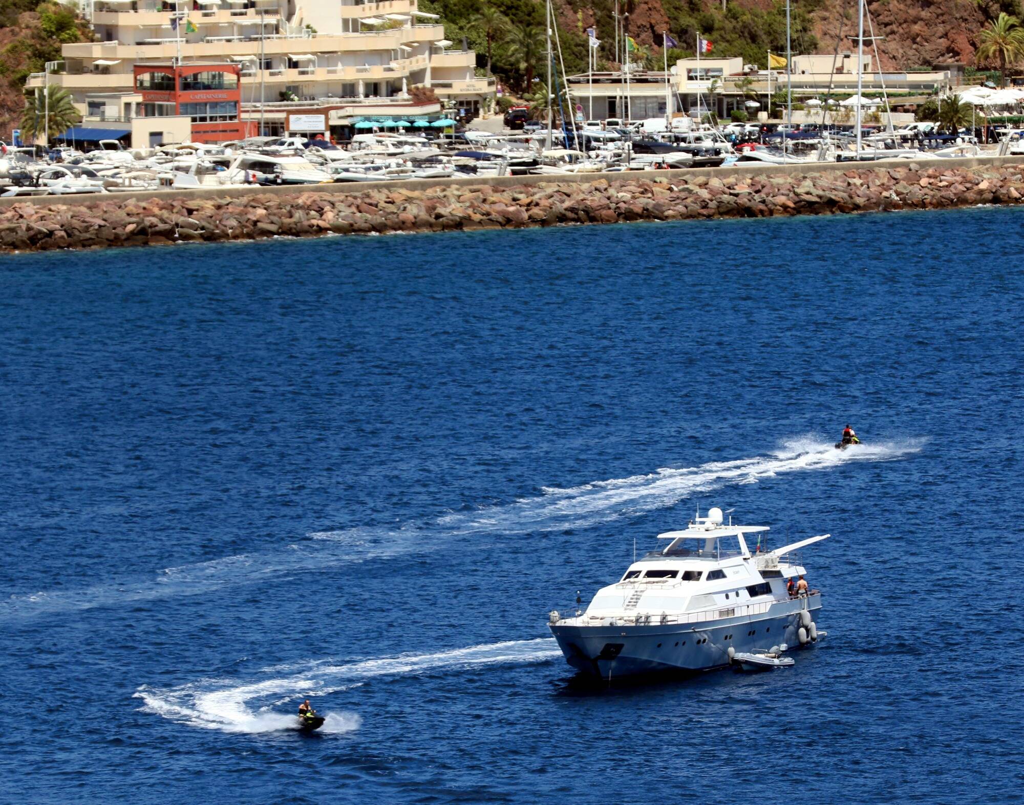 À Théoule, le maire Georges Botella dit stop aux scooters des mers dans l'ensemble Parc marin pour nuisances et atteintes à l'environnement