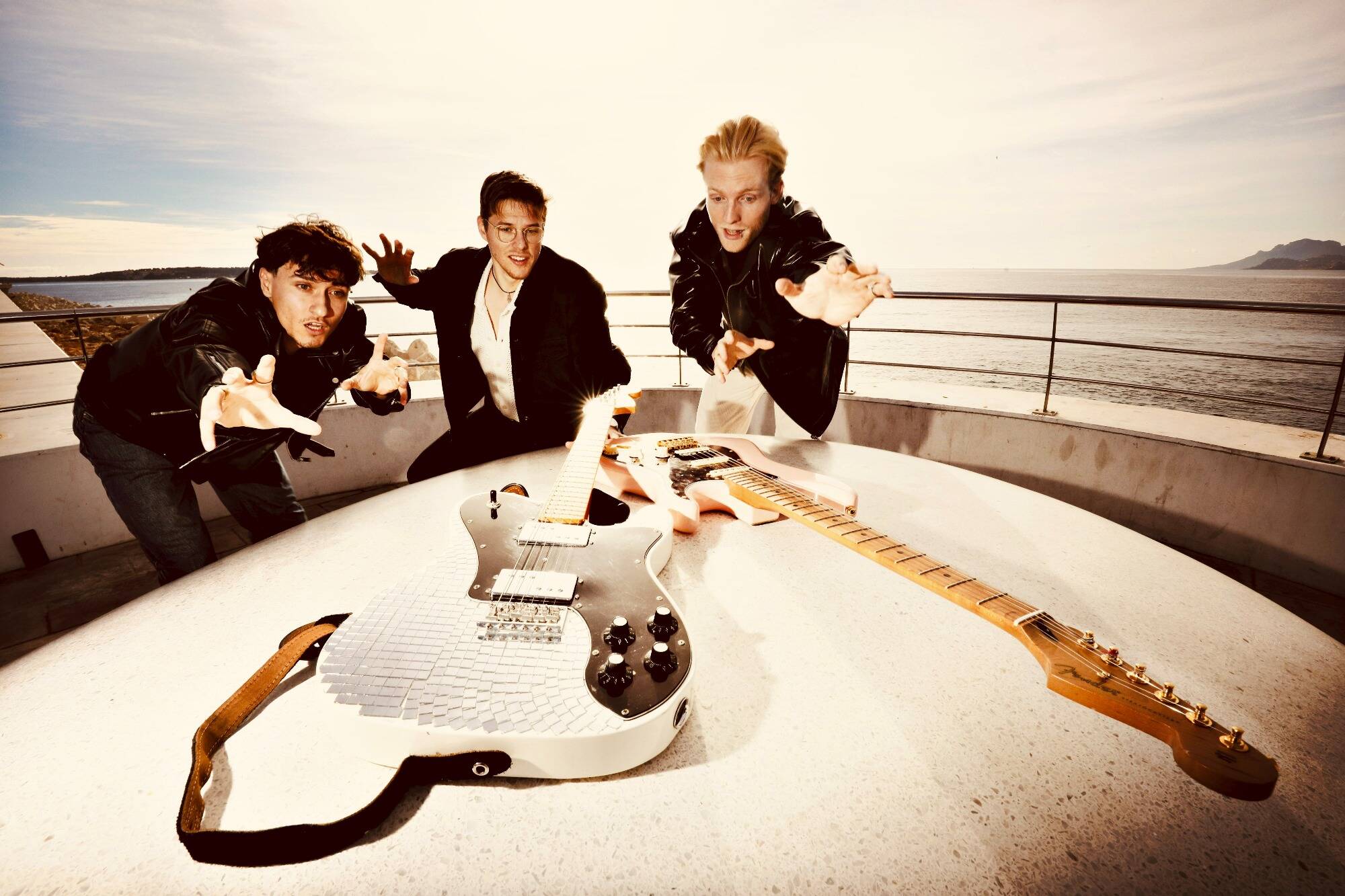 Ces trois amis d'enfance de la Côte d'Azur cartonnent sur les réseaux sociaux et sur scène avec leur groupe pop-rock "More Amour"