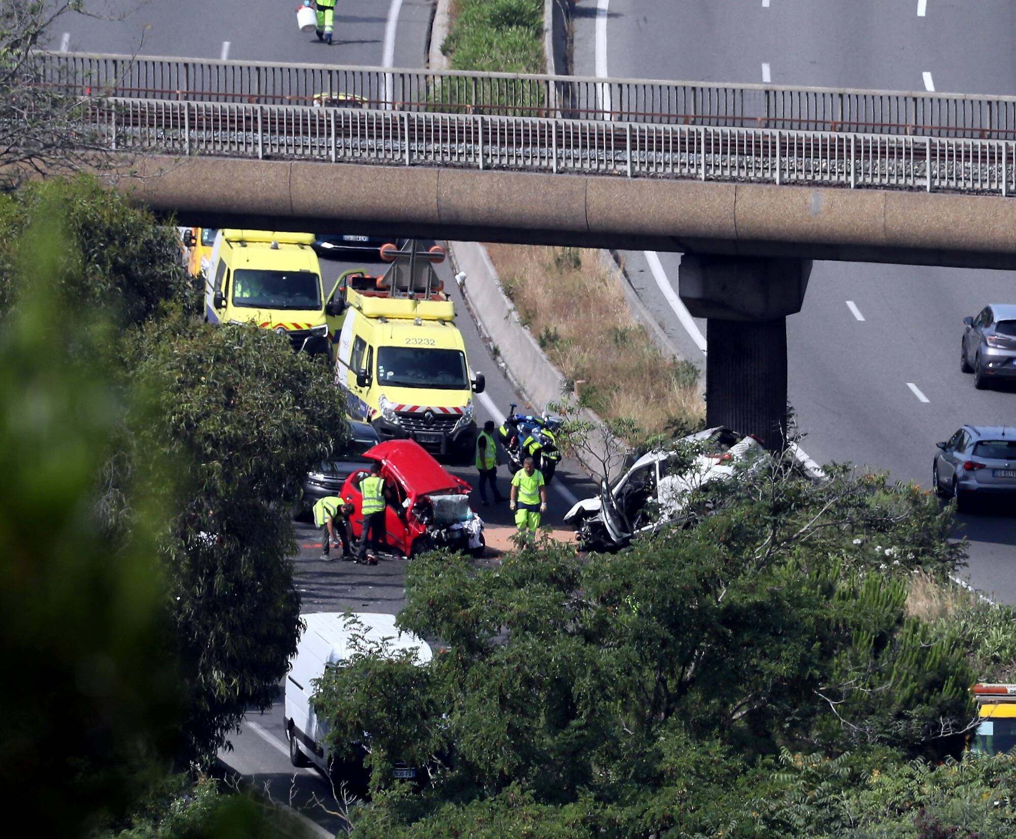 Drame humain, scénario improbable, alcool et stups au volant... ce que l'on sait sur l'effroyable accident qui a fait trois morts et un blessé grave sur l'A8