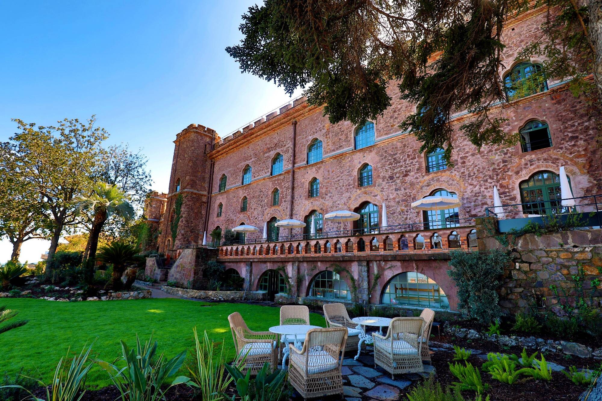 Il vient d'ouvrir ses portes: on a visité le Château de Théoule devenu un hôtel 5 étoiles