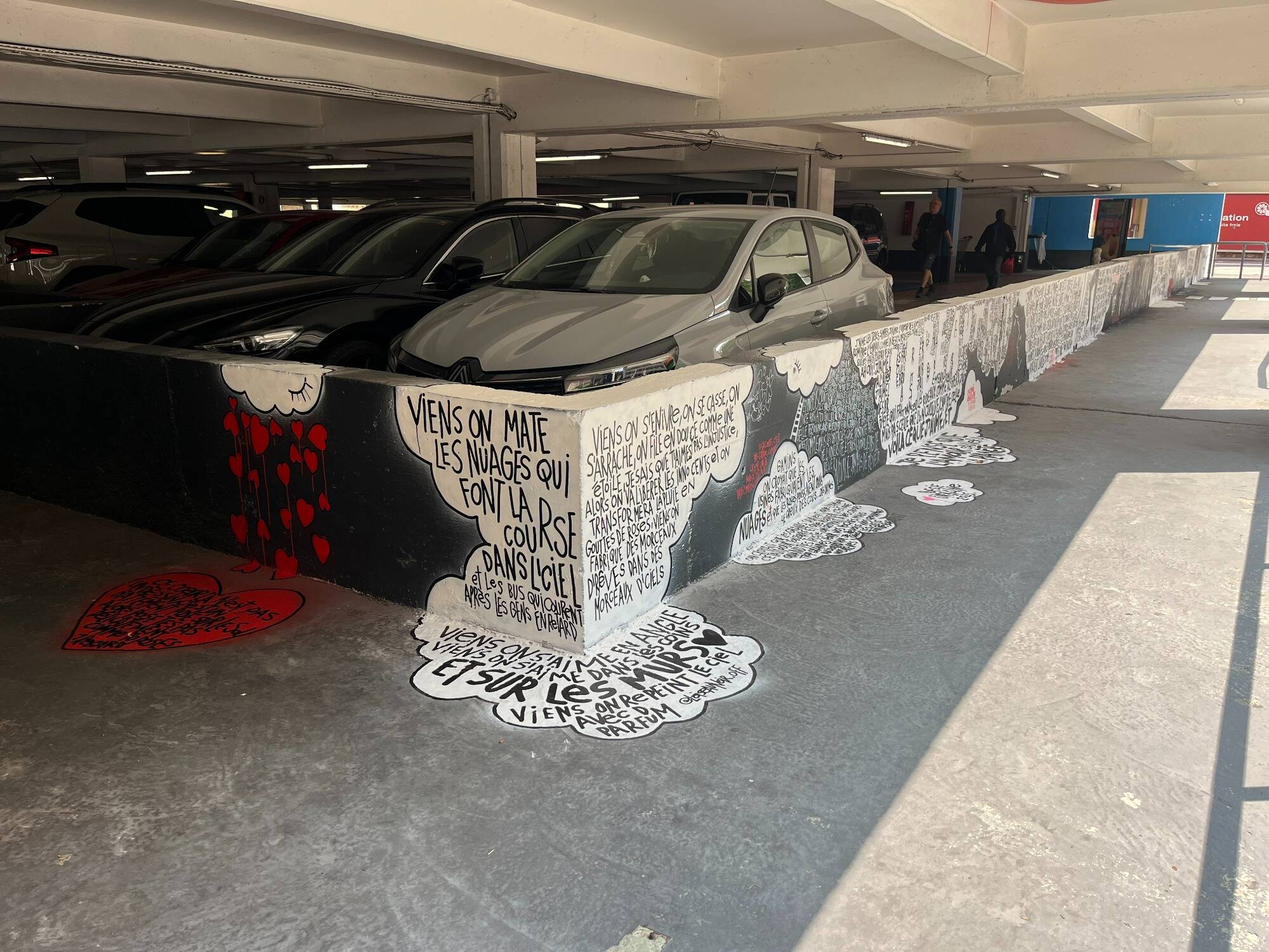 "Cela émerveille un quartier jusque-là un peu délaissé": pour le 2e festival Poésie Urbaine, les artistes locaux métamorphosent Martelly à Grasse