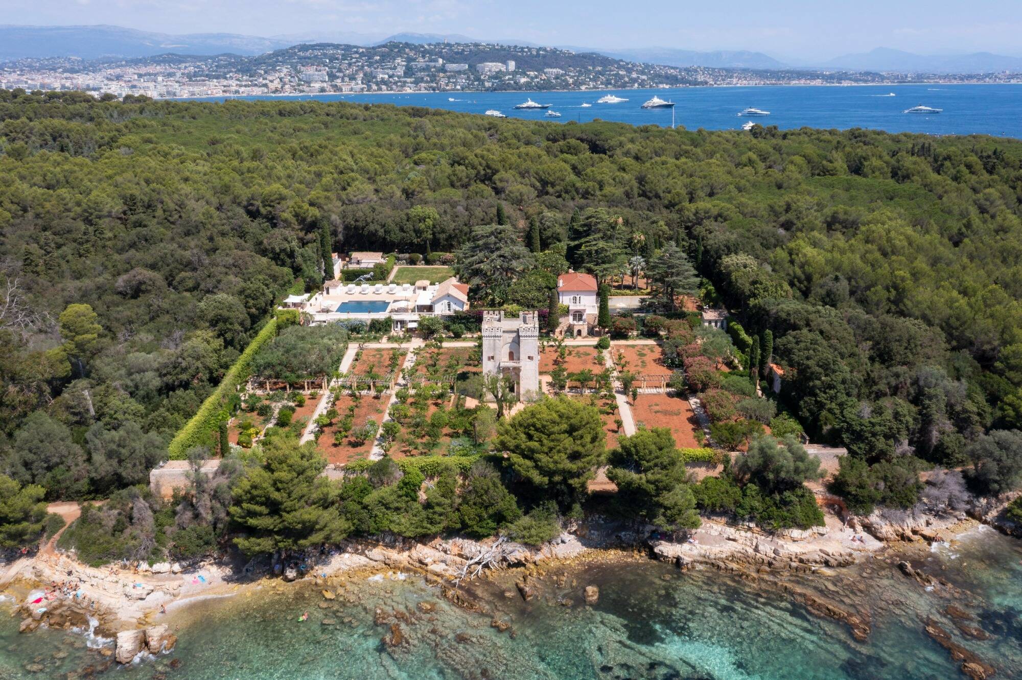 Dans l'archipel des îles de Lérins, ce domaine ultraluxe sur Sainte-Marguerite, un nouveau lieu de villégiature pour clients hyperfortunés à Cannes
